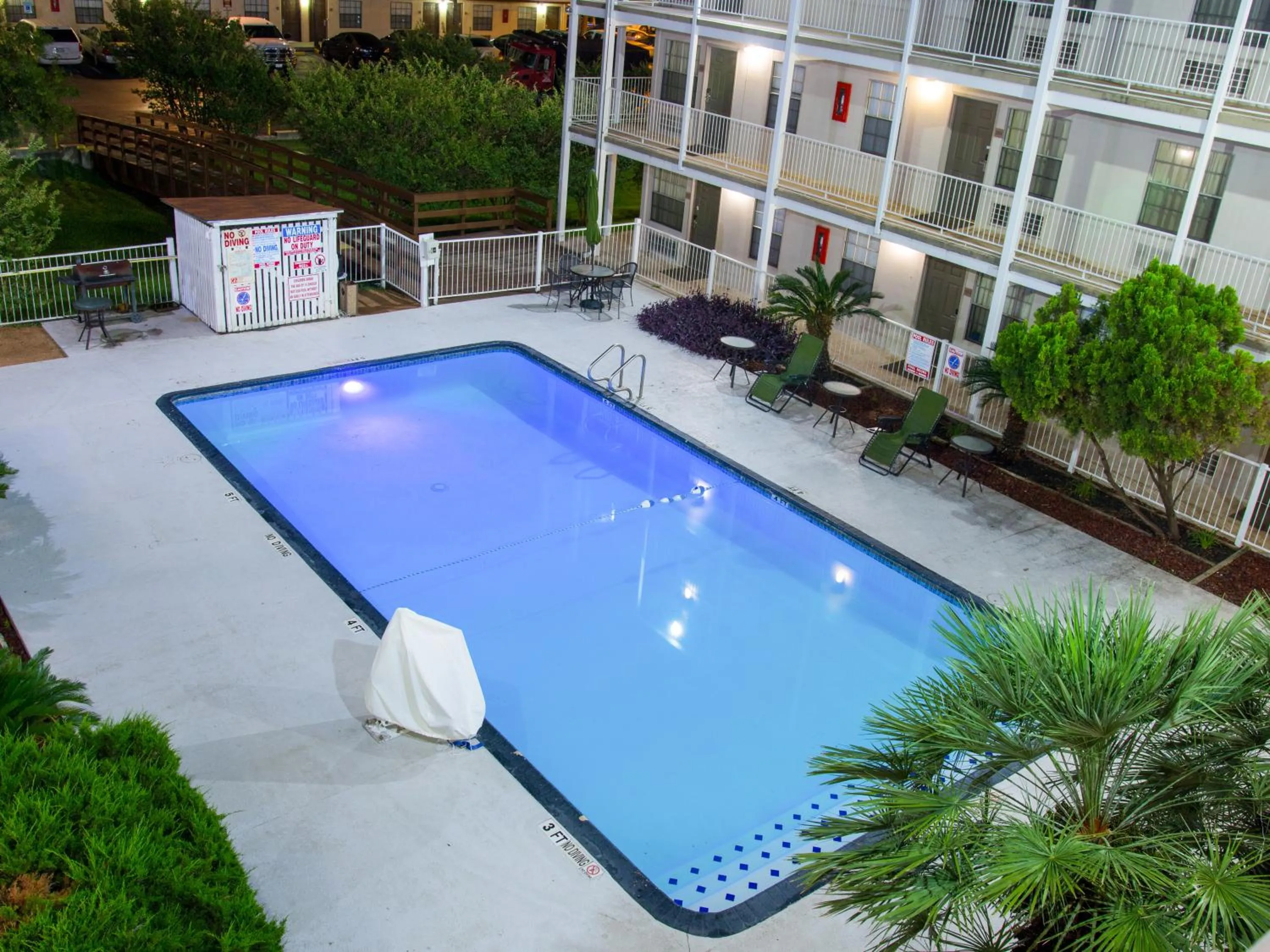 Swimming pool in Studio 6-San Antonio, TX - Lackland AFB