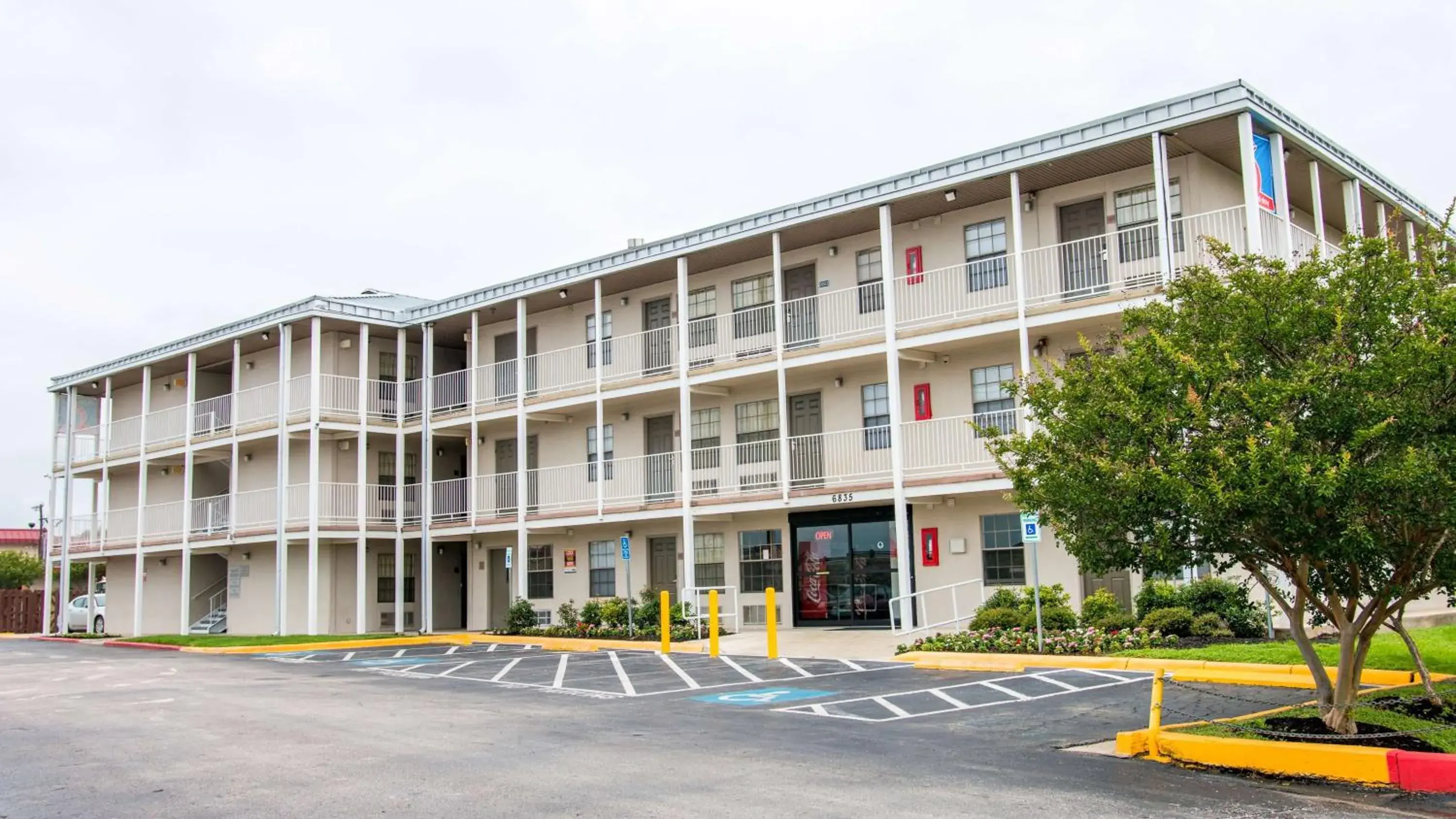 Property building in Studio 6-San Antonio, TX - Lackland AFB Property building in Studio 6-San Antonio, TX - Lackland AFB