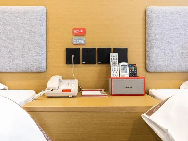 Bed in Junyi Hotel Hefei South High-Speed Railway Station Bed in Junyi Hotel Hefei South High-Speed Railway Station