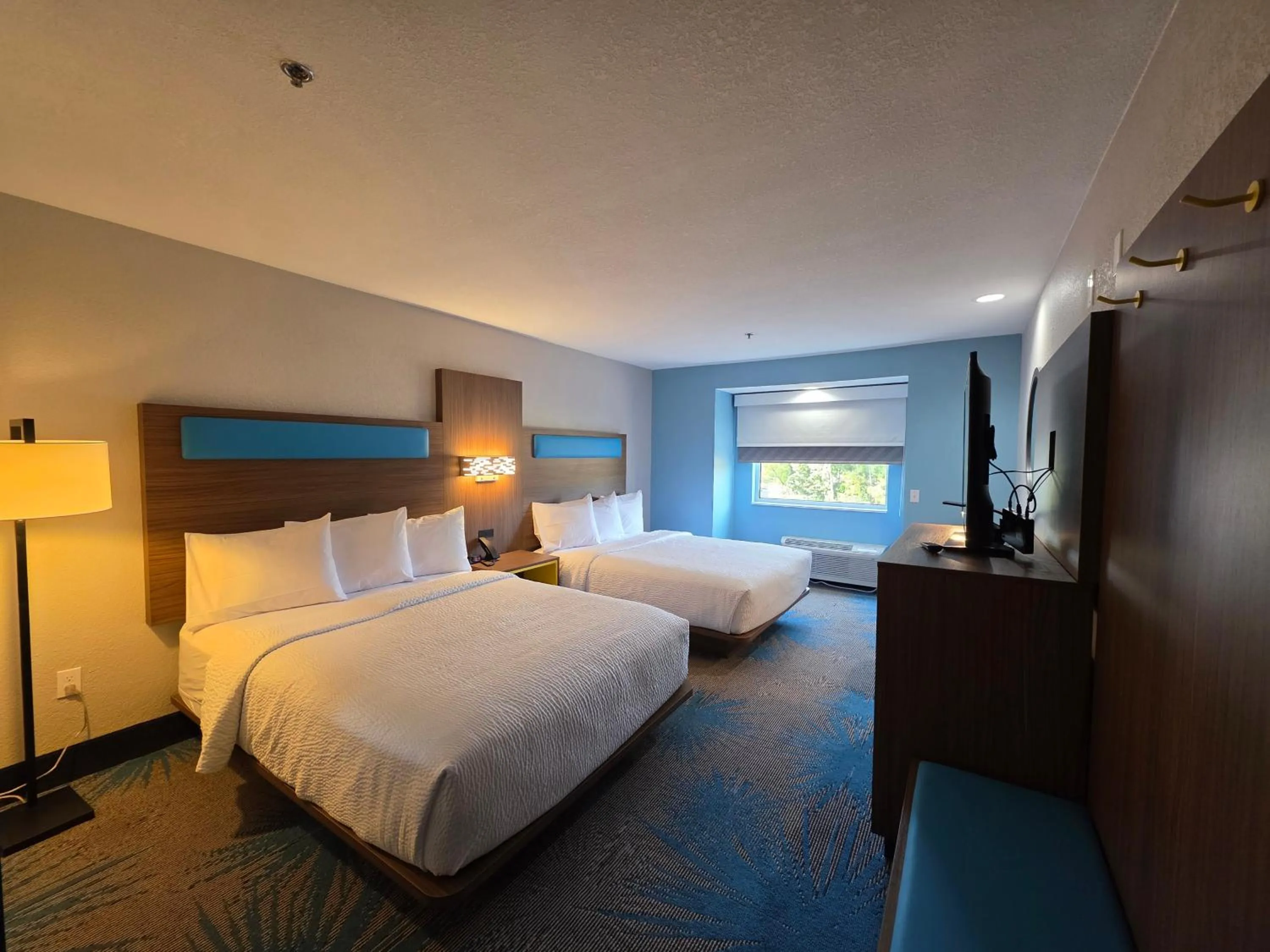 Photo of the whole room, Bed in Days Inn & Suites by Wyndham Brandon Amphitheater