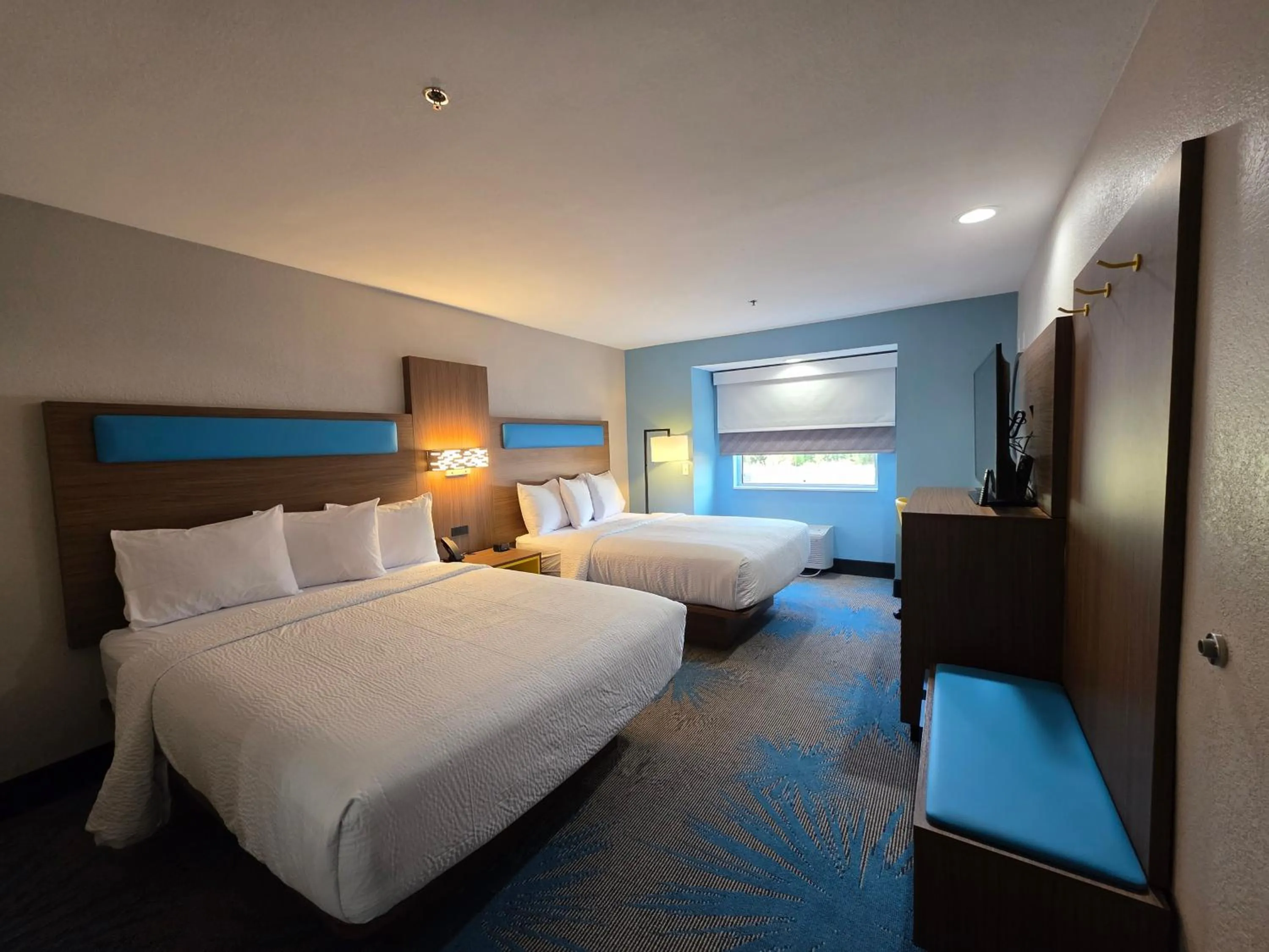 Photo of the whole room, Bed in Days Inn & Suites by Wyndham Brandon Amphitheater