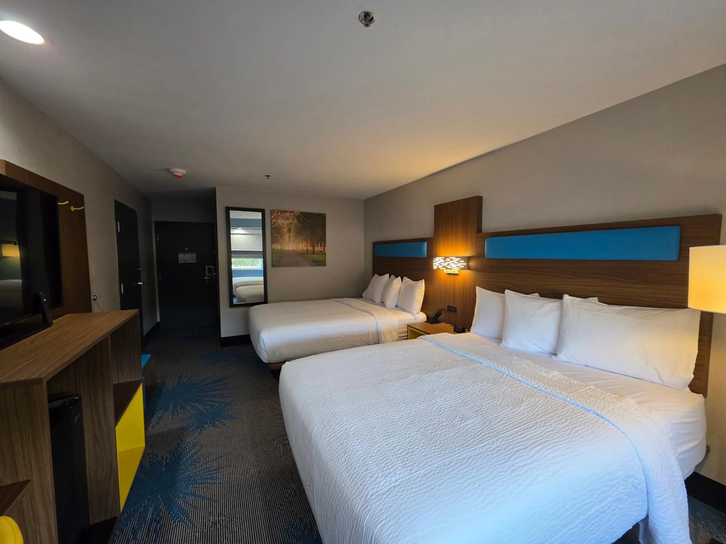 Photo of the whole room, Bed in Days Inn & Suites by Wyndham Brandon Amphitheater