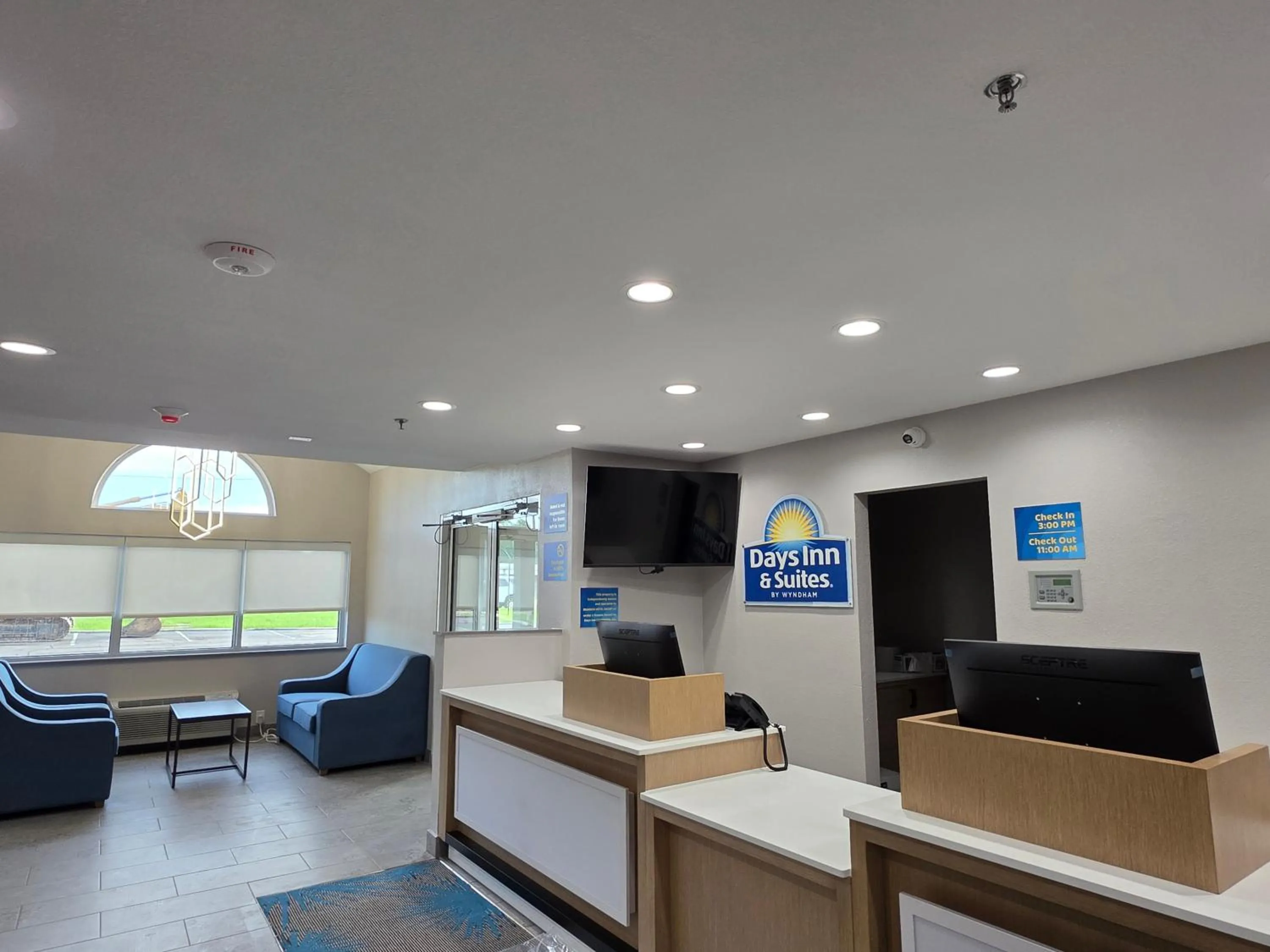 Lobby or reception in Days Inn & Suites by Wyndham Brandon Amphitheater
