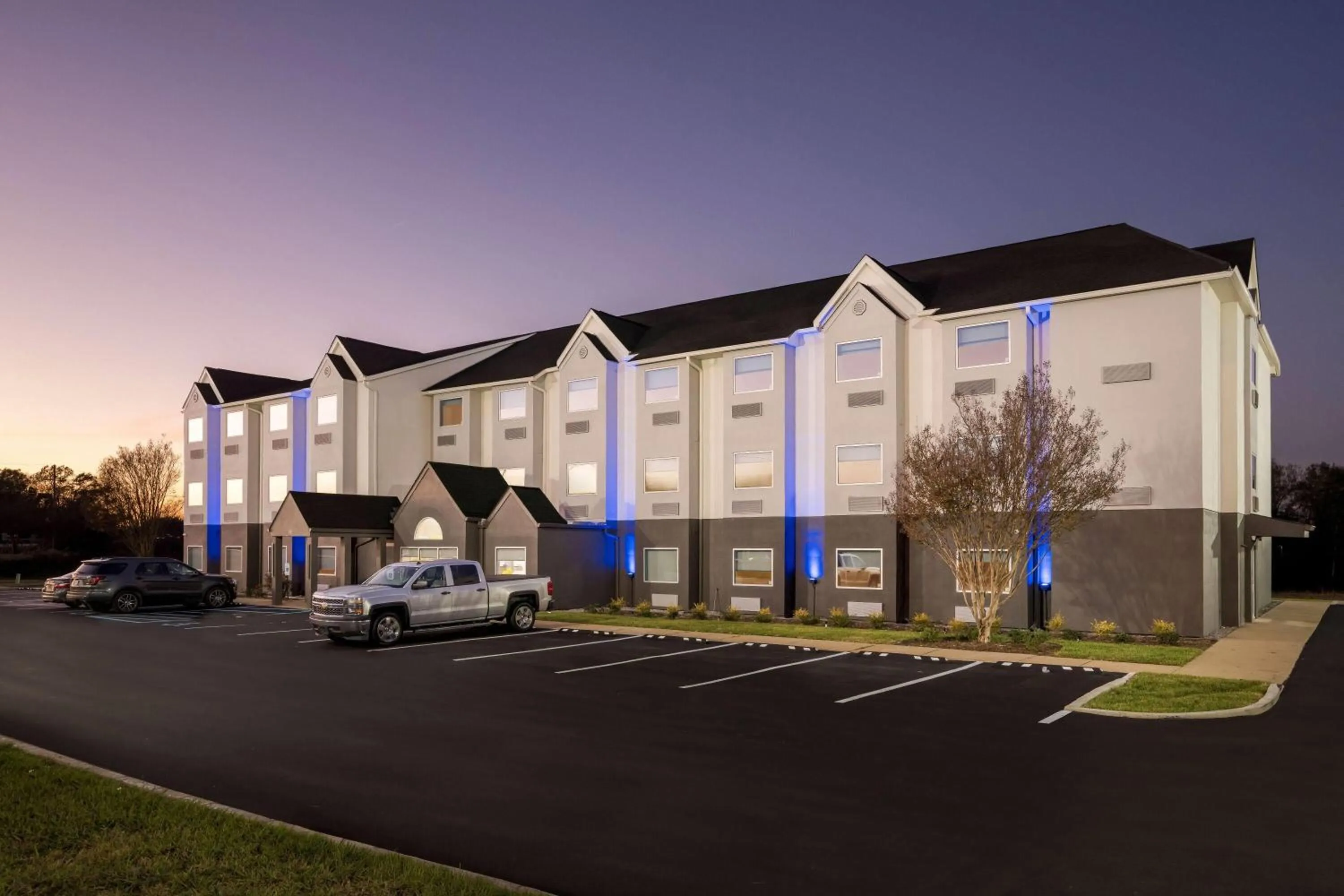 Property building in Days Inn & Suites by Wyndham Brandon Amphitheater