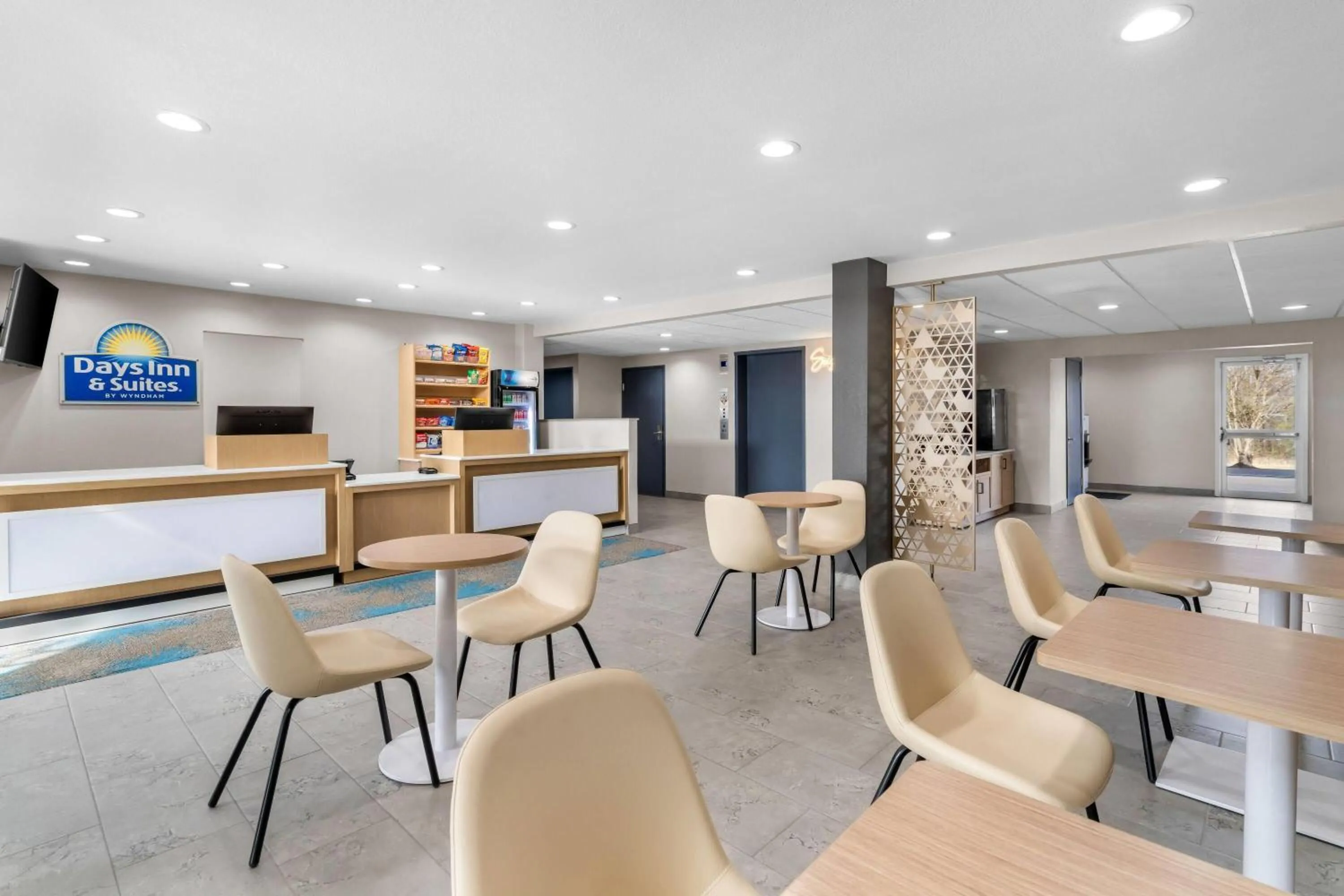 Lobby or reception in Days Inn & Suites by Wyndham Brandon Amphitheater