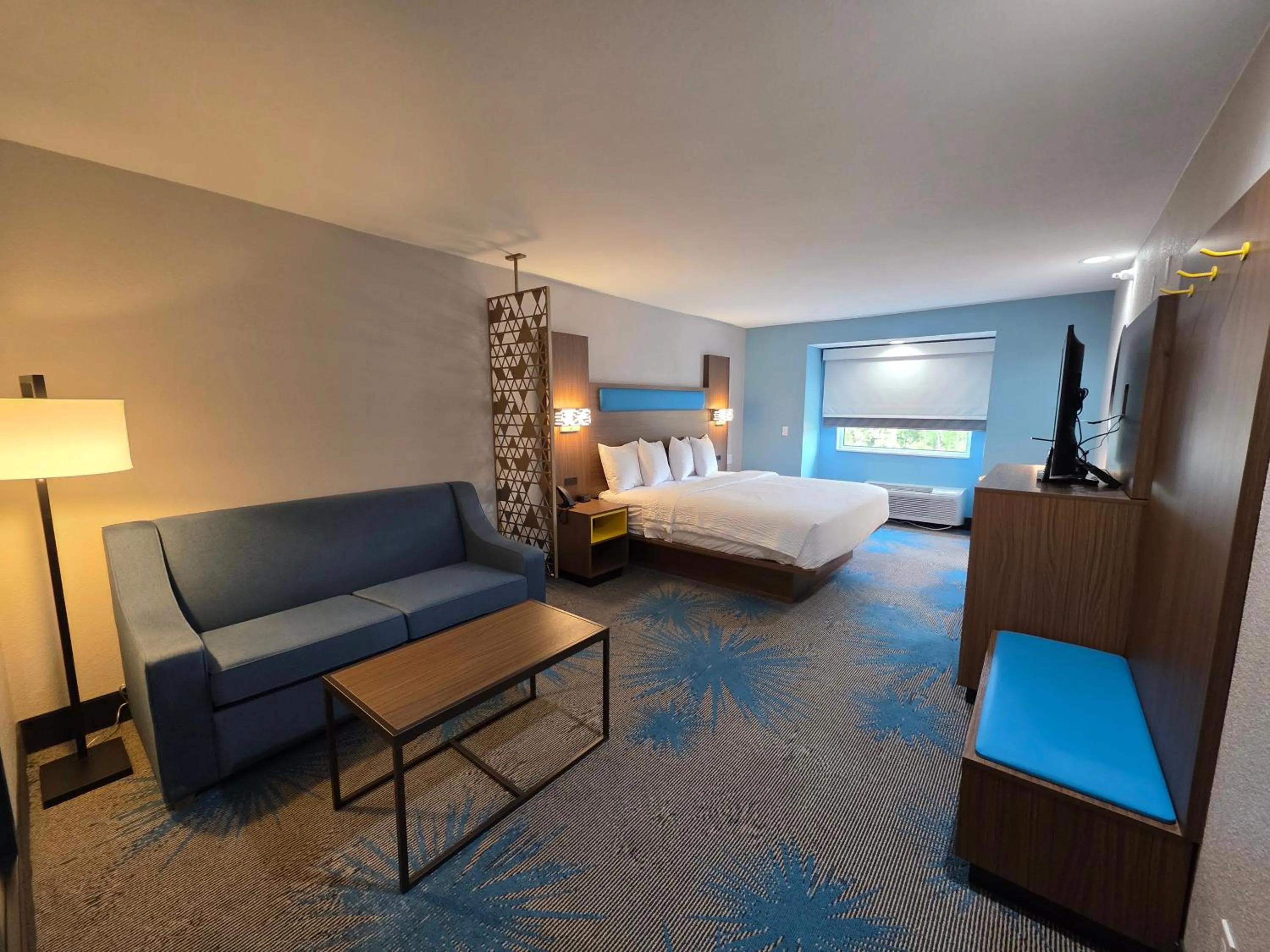 Photo of the whole room, Bed in Days Inn & Suites by Wyndham Brandon Amphitheater