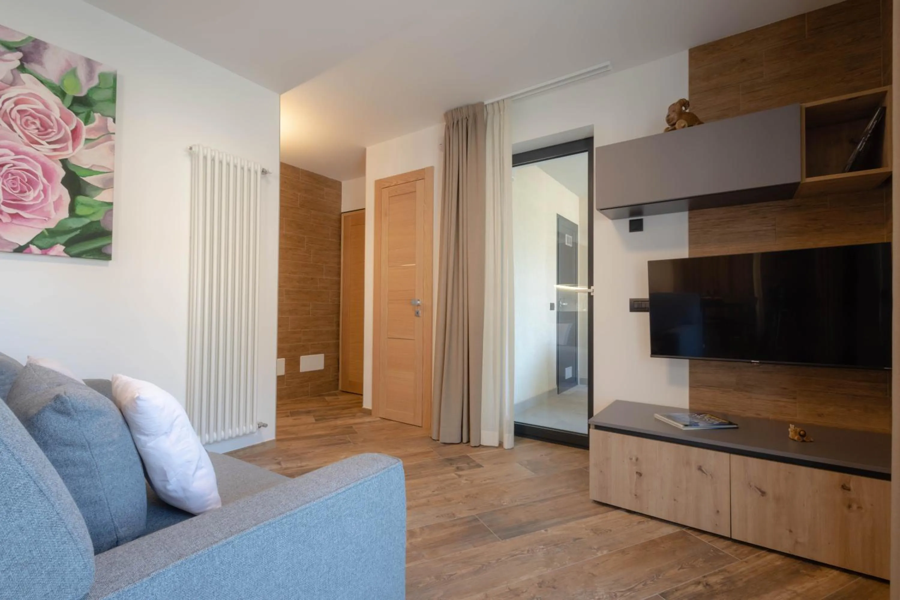 Living room in San Martin Holidays Home - Stay, Work & Fun