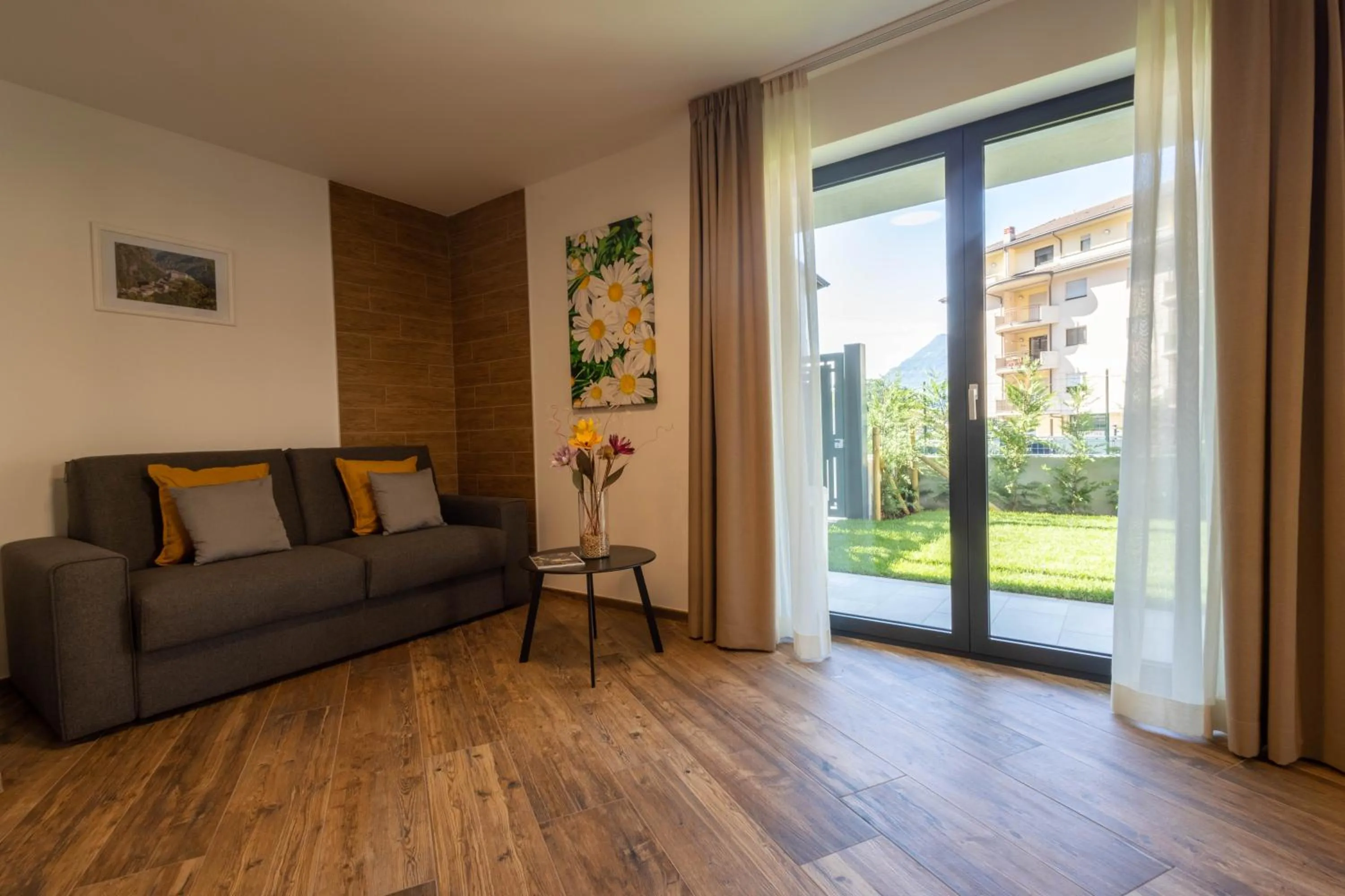 Living room in San Martin Holidays Home - Stay, Work & Fun