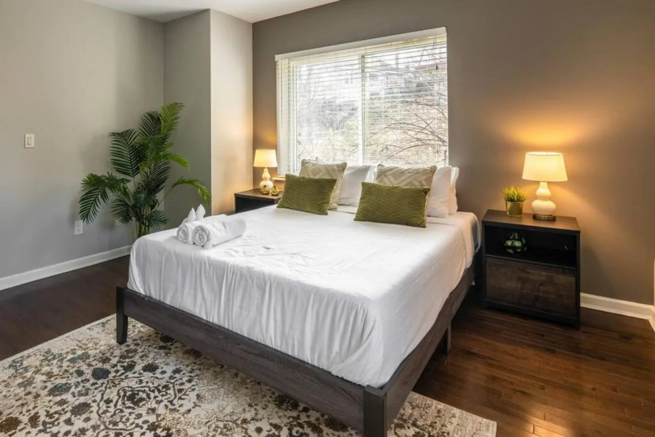 Bed in Two Comfy Condos Near City Center OTR UC Zoo