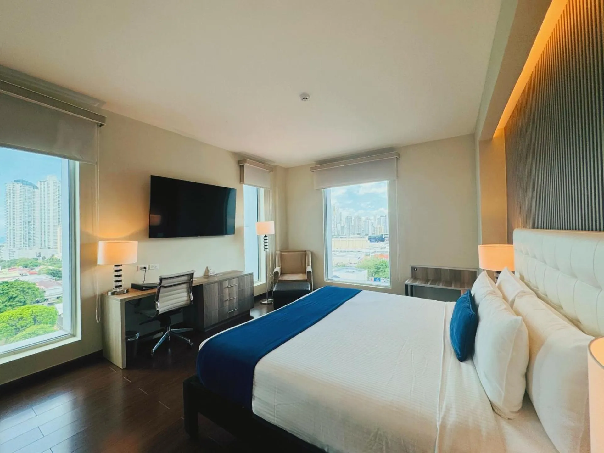 Photo of the whole room, Bed in Ramada Plaza by Wyndham Panama Punta Pacifica