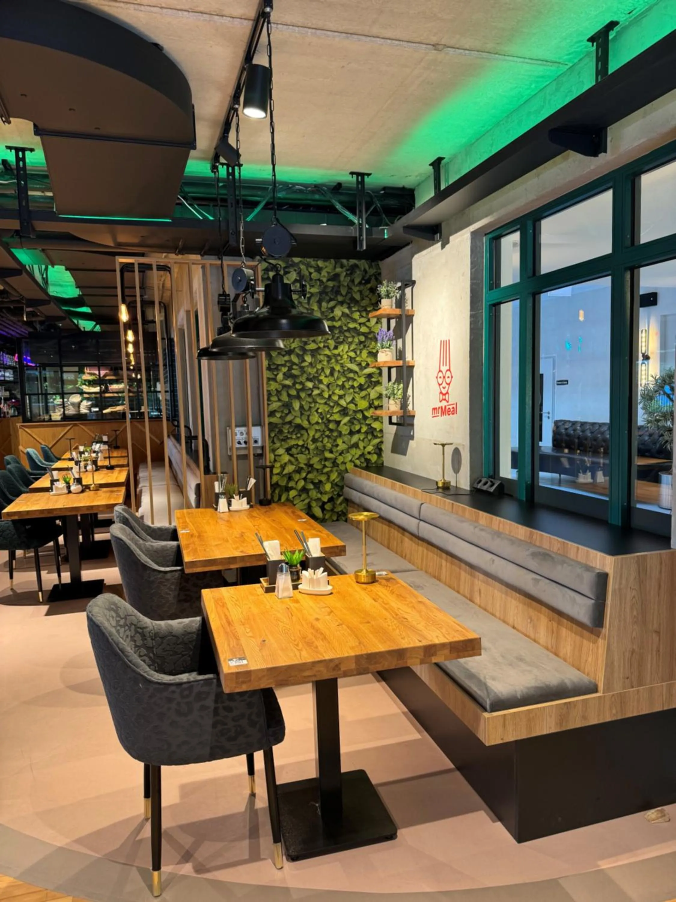 Restaurant/places to eat in Boardinghouse City Home