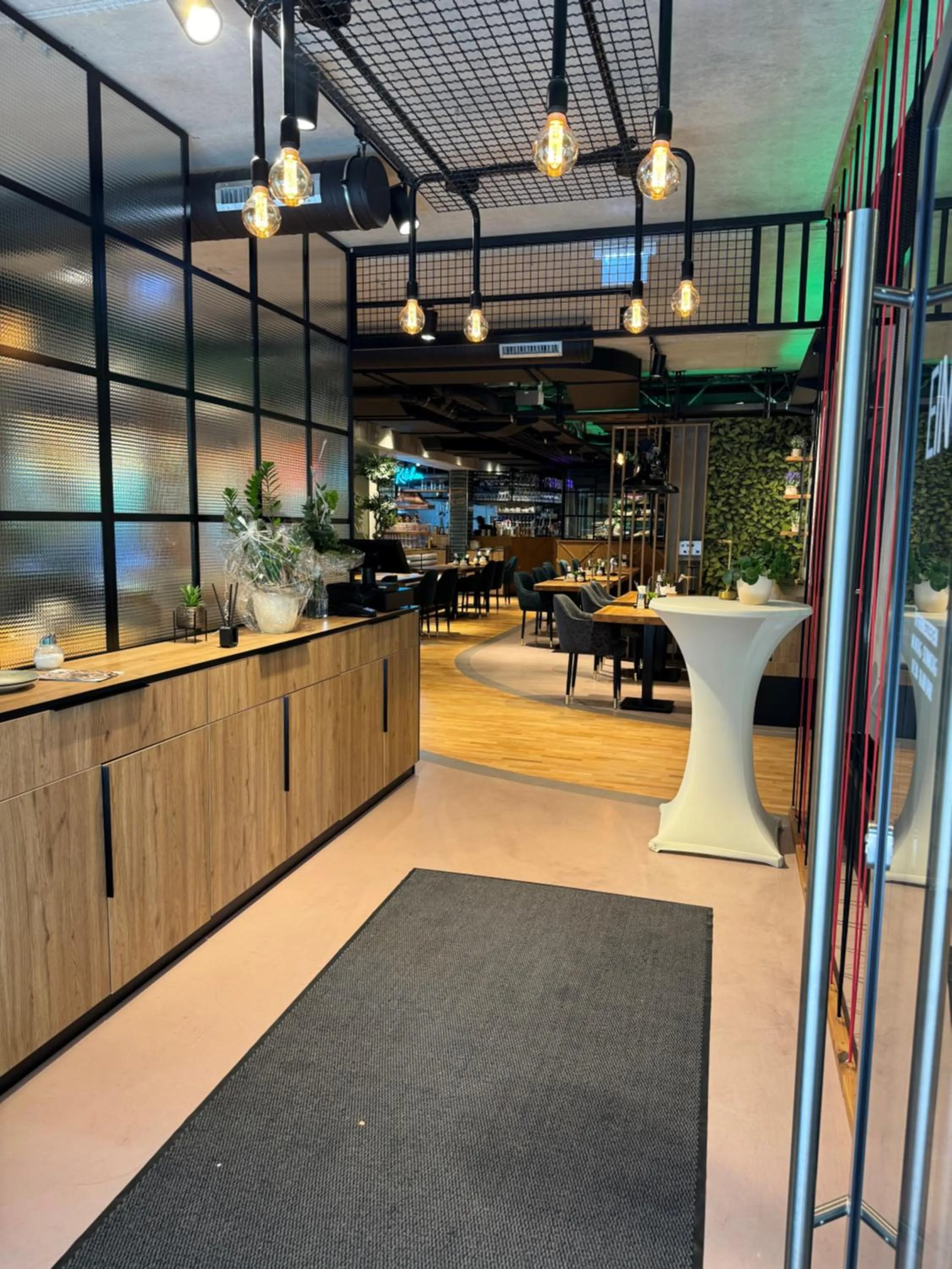 Restaurant/places to eat in Boardinghouse City Home