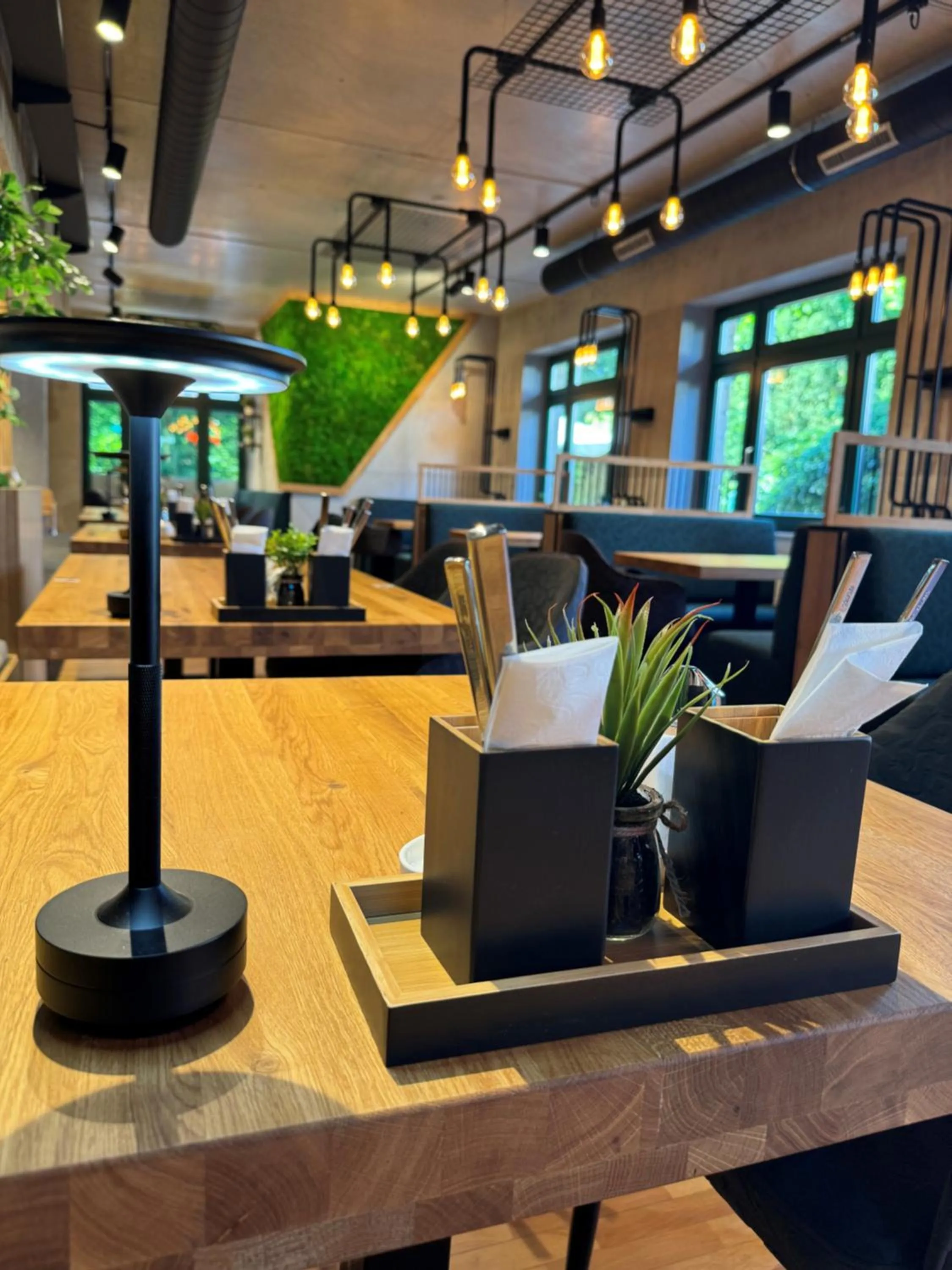 Restaurant/places to eat in Boardinghouse City Home