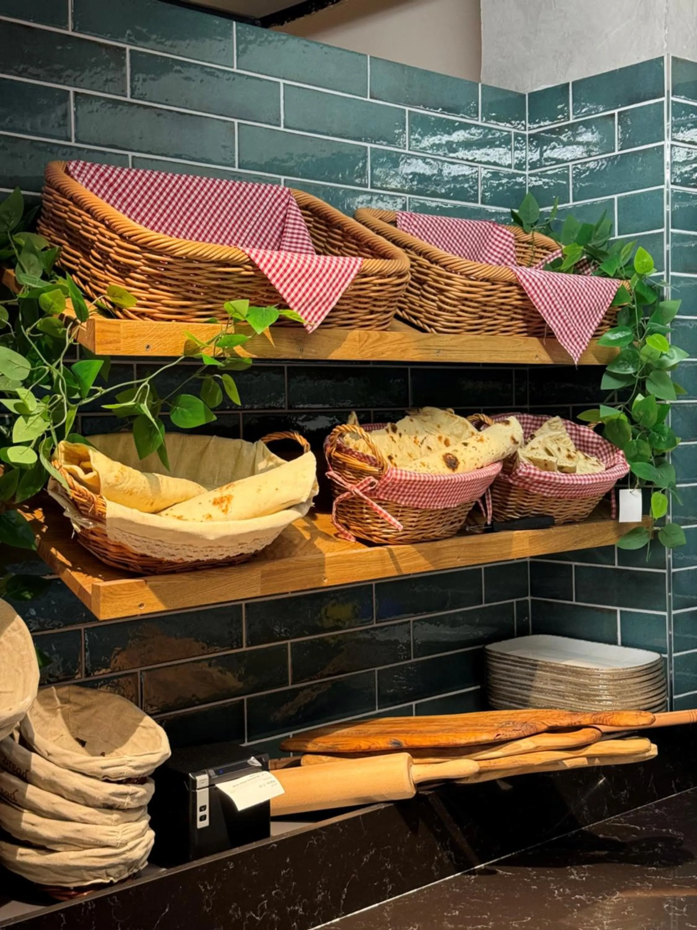 Restaurant/places to eat in Boardinghouse City Home