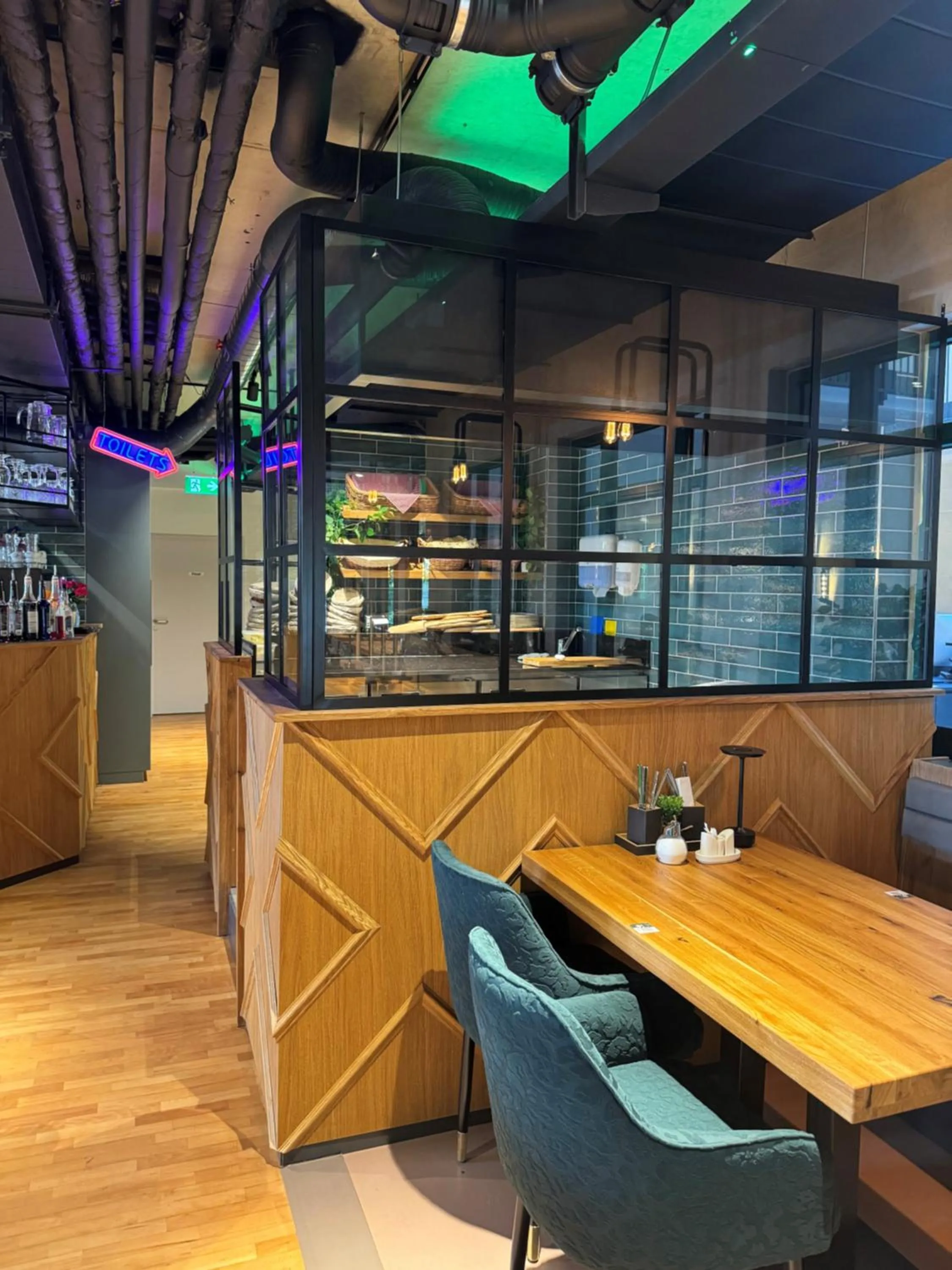 Restaurant/places to eat in Boardinghouse City Home