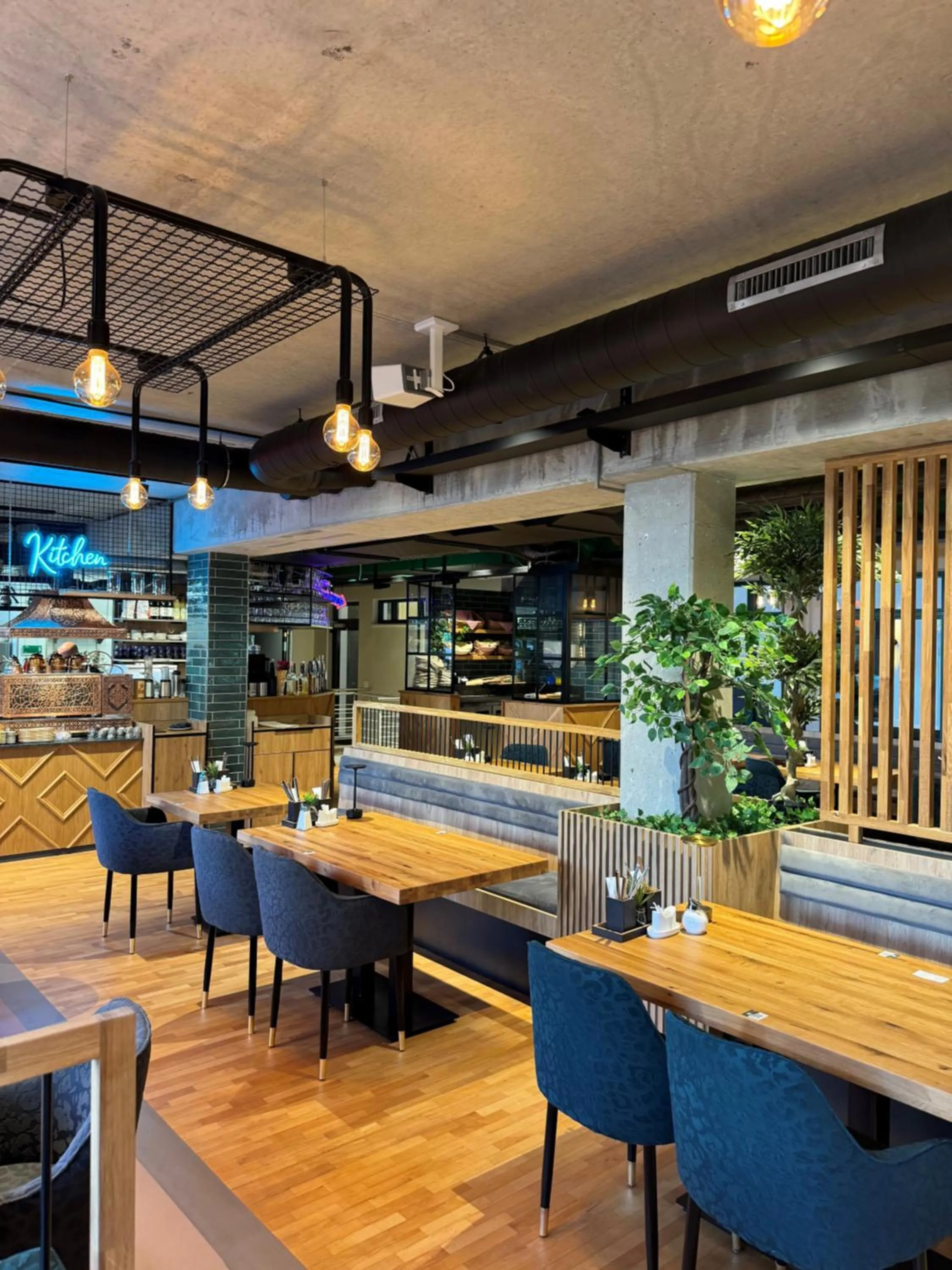 Restaurant/places to eat in Boardinghouse City Home