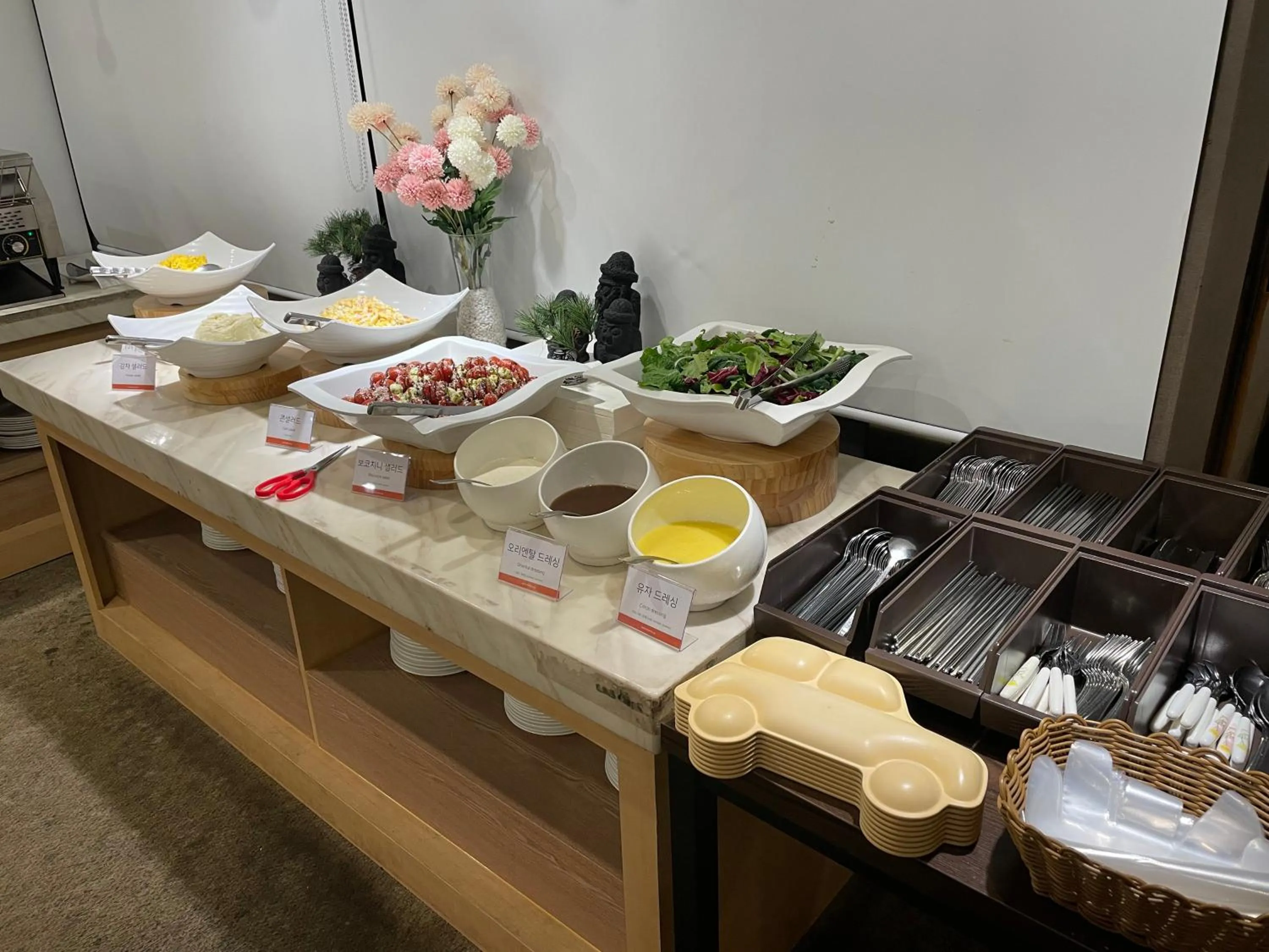 Restaurant/places to eat in The Island Blue Hotel