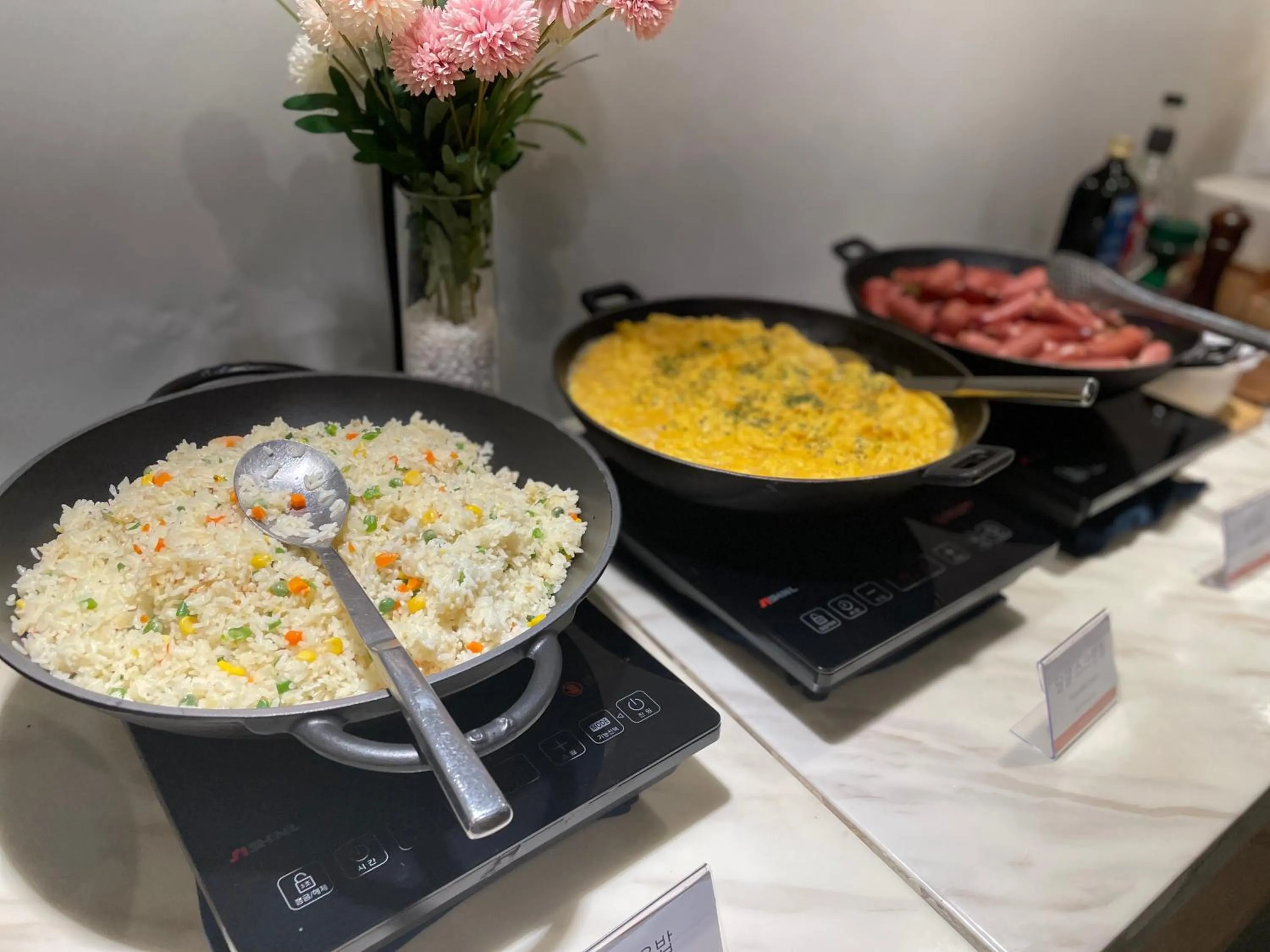 Restaurant/places to eat in The Island Blue Hotel