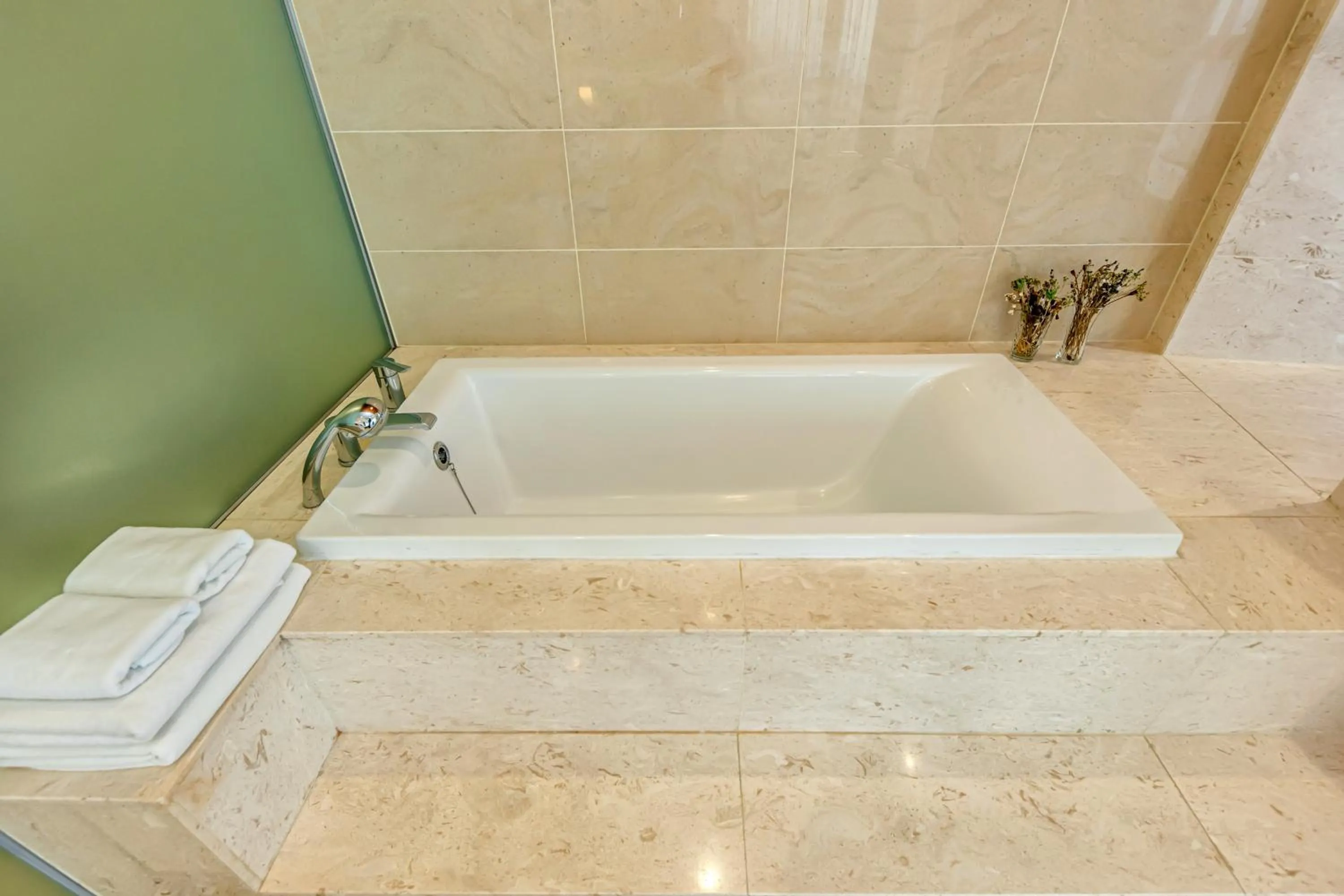 Bath in Jeju Bom stay & Art Gallery