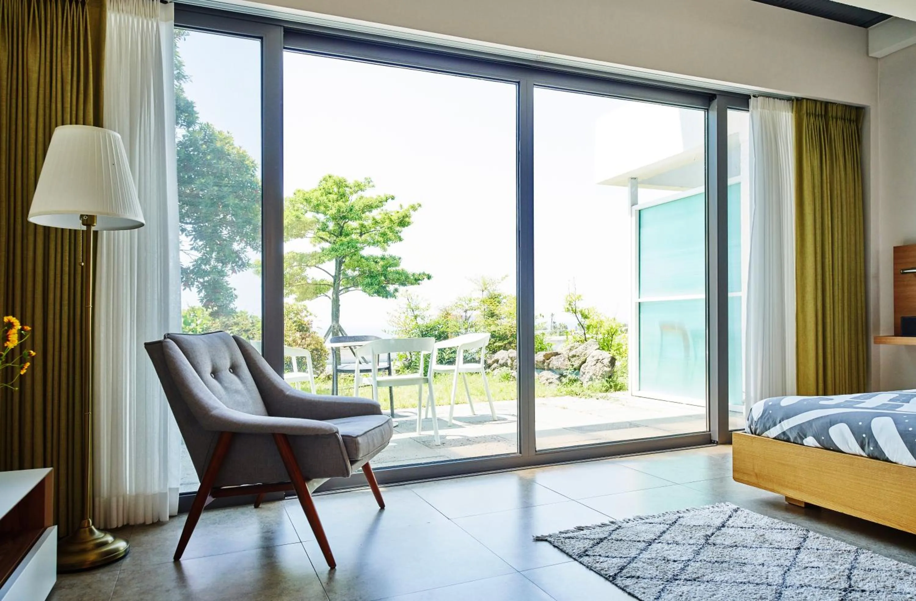 Balcony/Terrace, Bed in Jeju Bom stay & Art Gallery