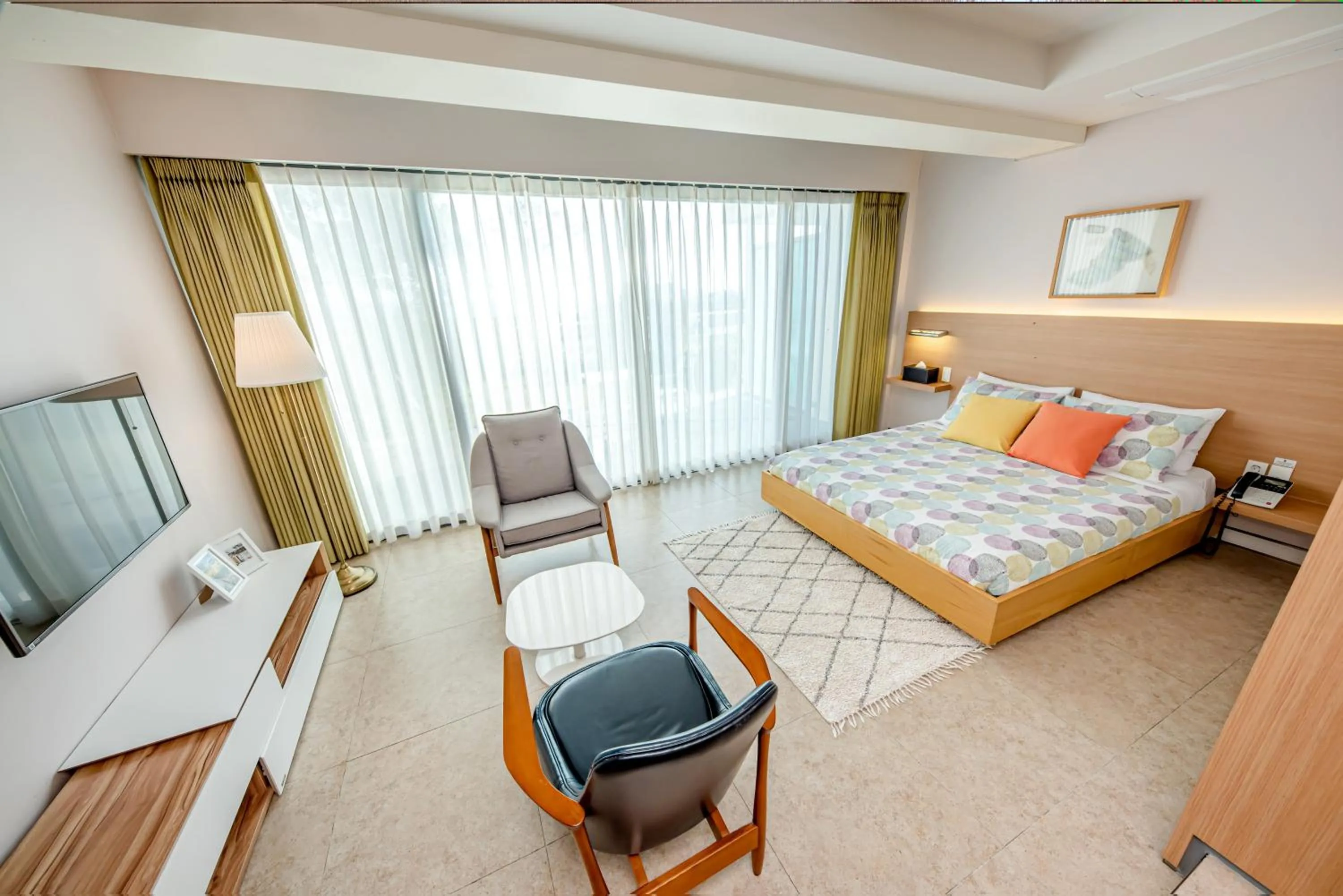 Photo of the whole room, Bed in Jeju Bom stay & Art Gallery