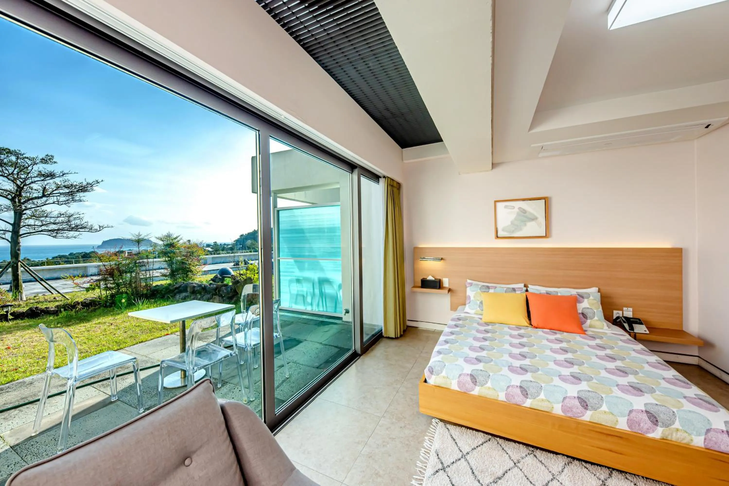 Balcony/Terrace, Bed in Jeju Bom stay & Art Gallery