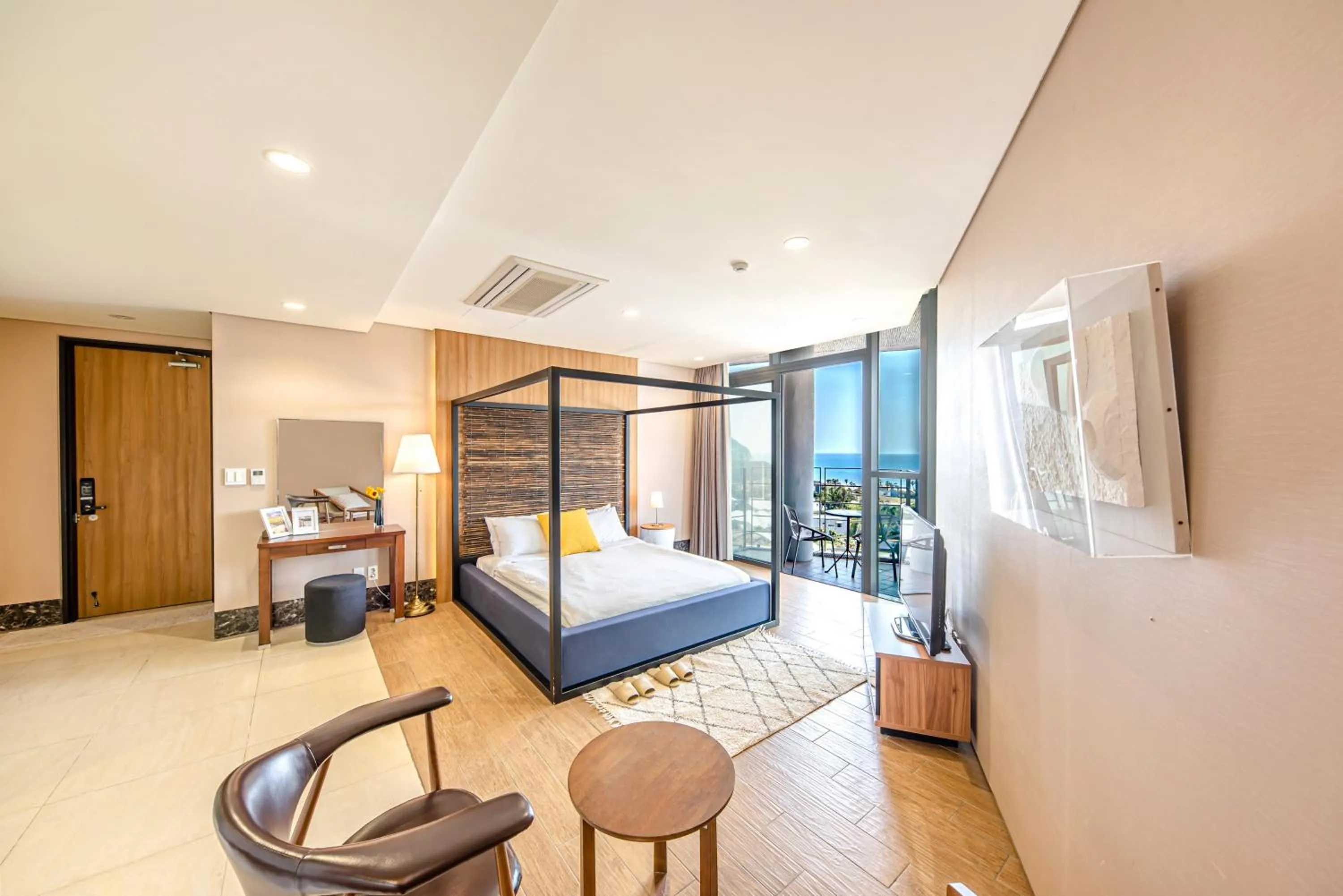 Photo of the whole room, Bed in Jeju Bom stay & Art Gallery