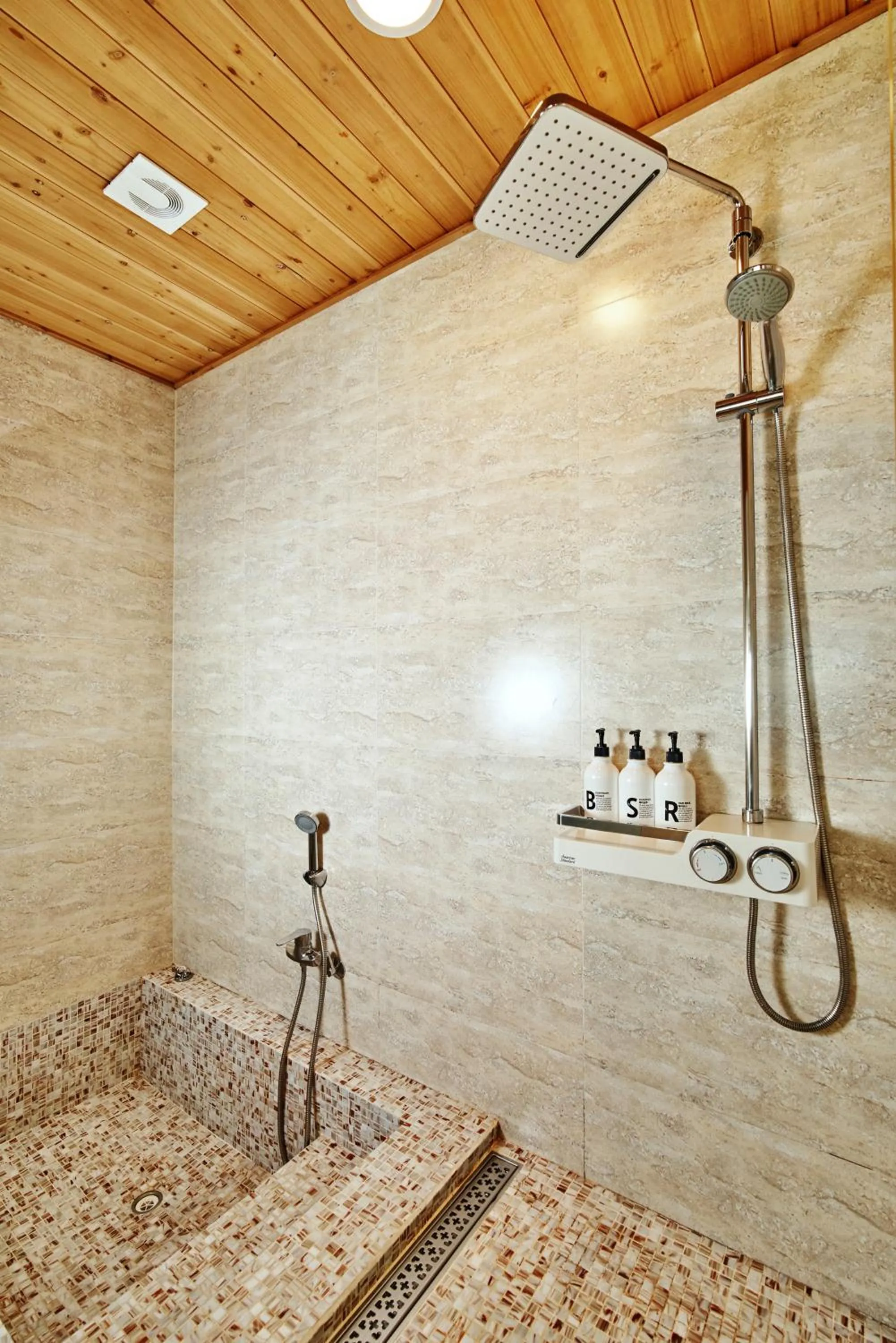 Bathroom in Jeju Bom stay & Art Gallery