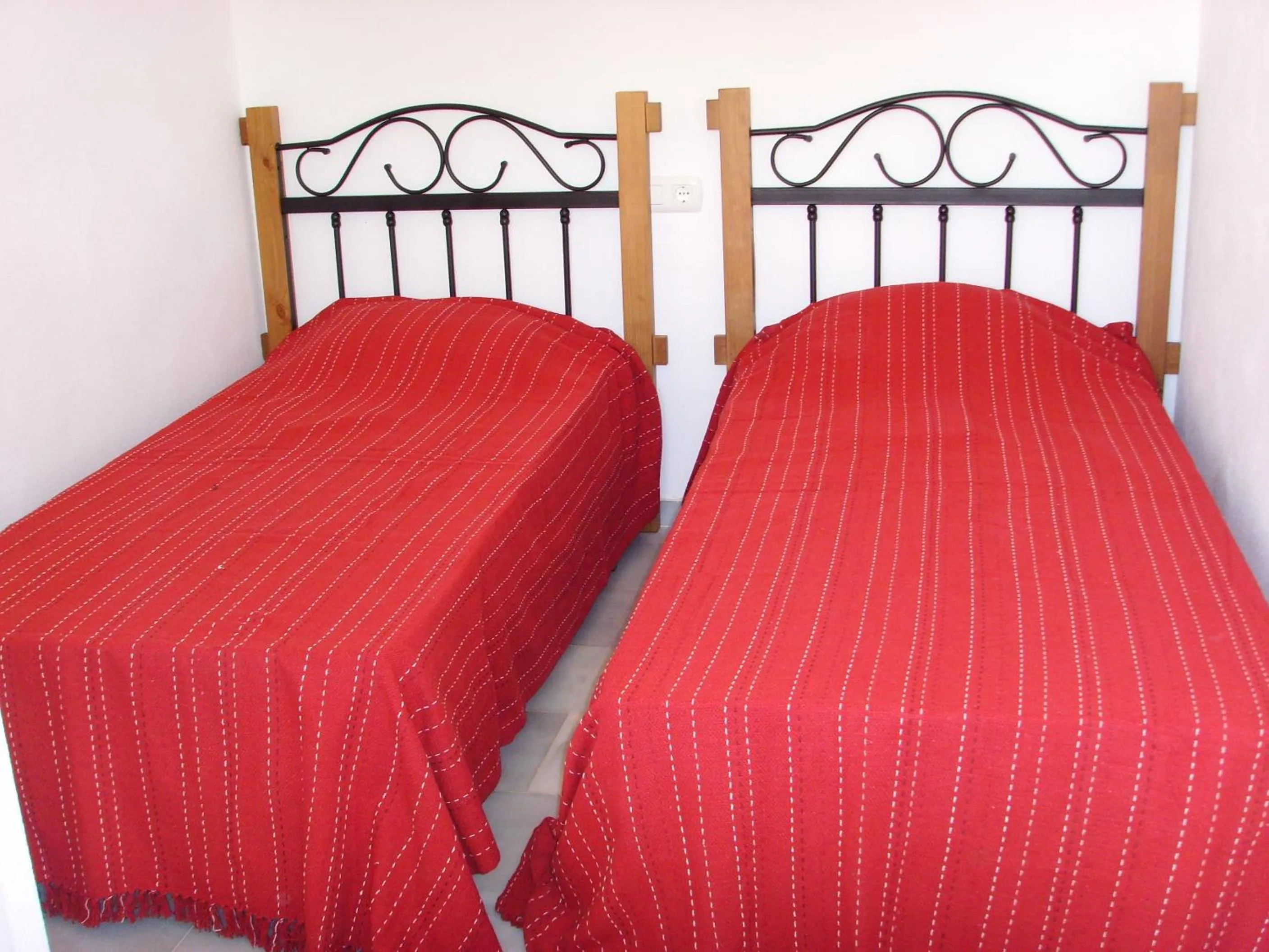2 bedroomed, penthouse Apartment with sea and mountain views