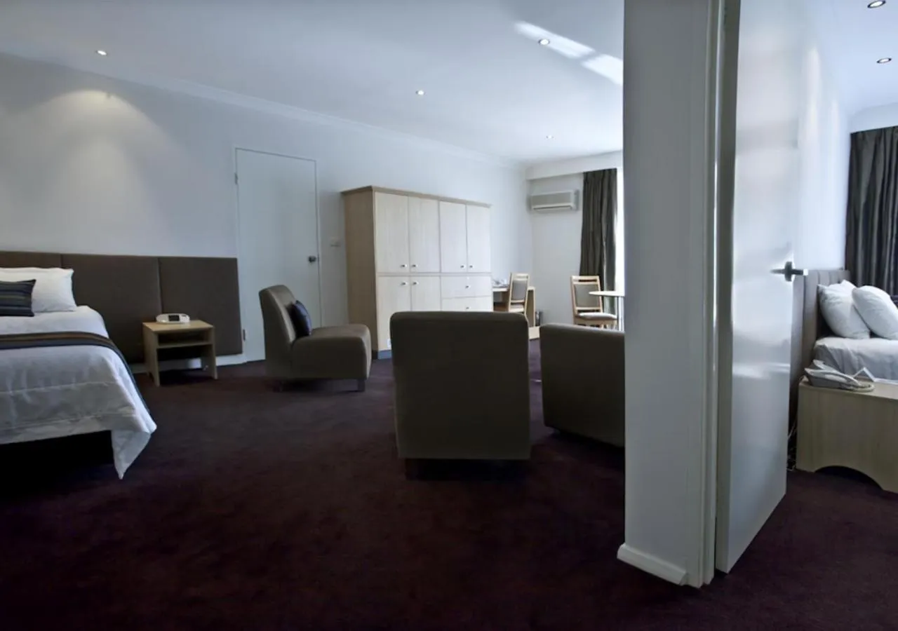 View (from property/room), Bed in The Executive Inn, Newcastle