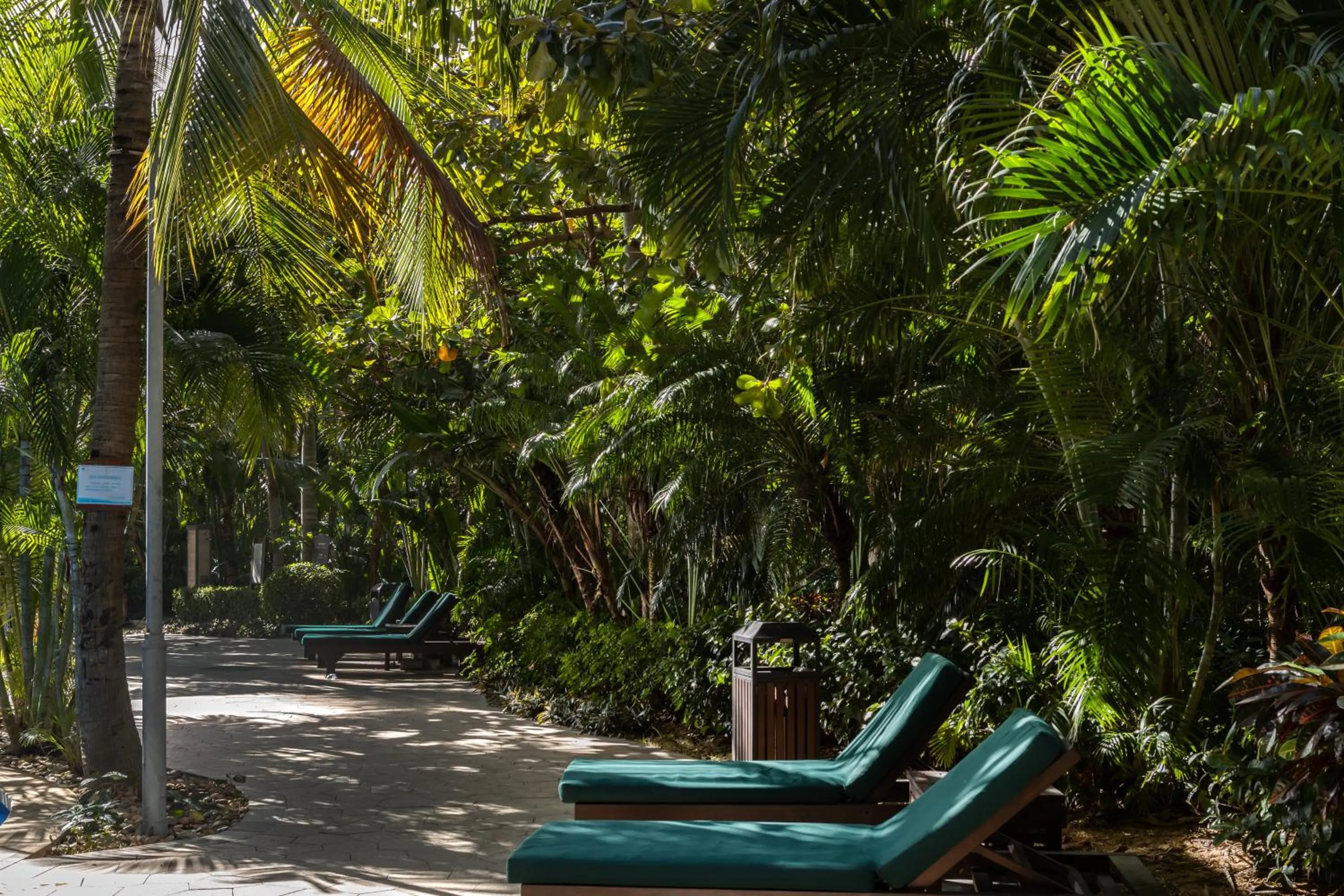 Sanya Seacube Holiday Hotel