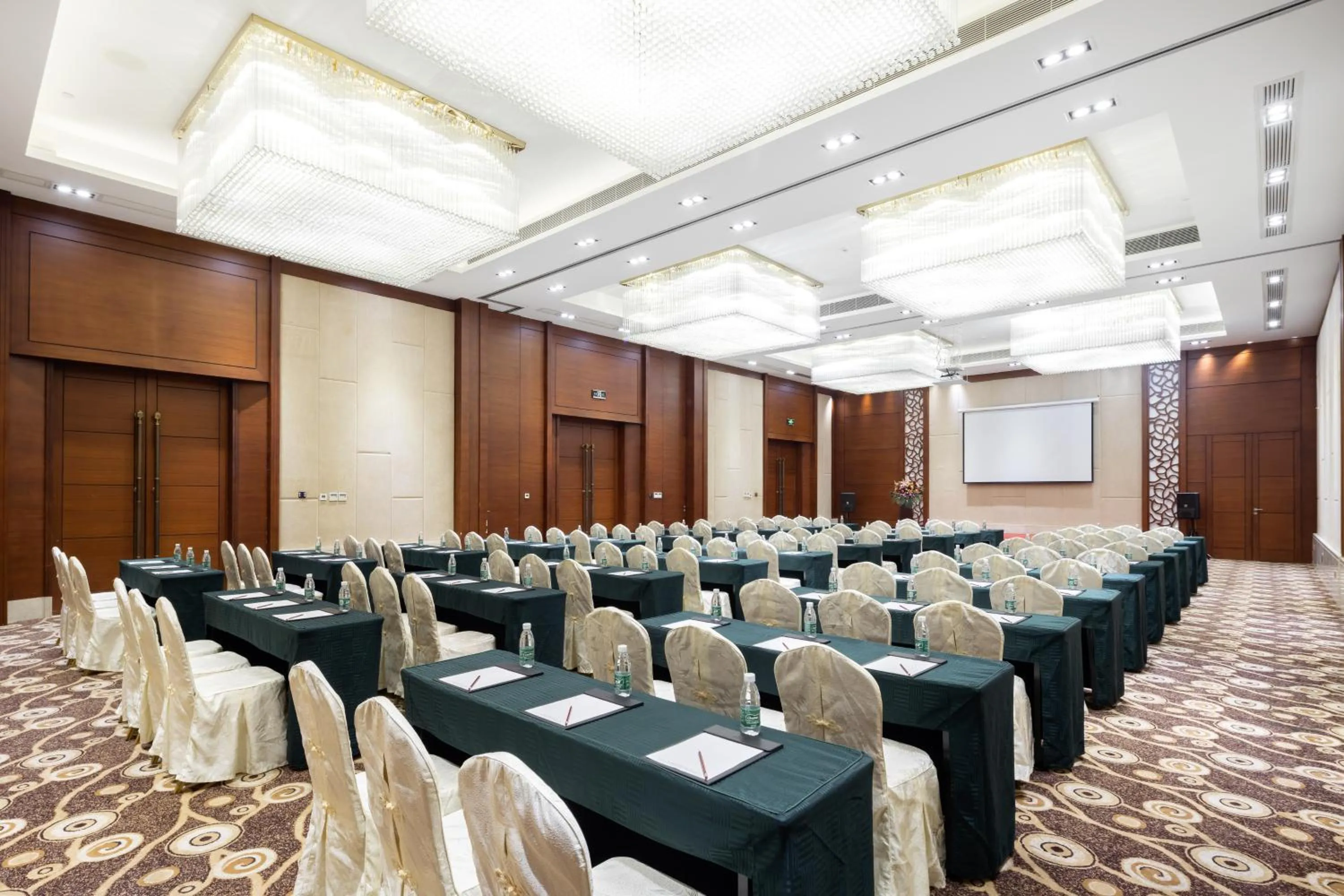 Business facilities in Sanya Seacube Holiday Hotel