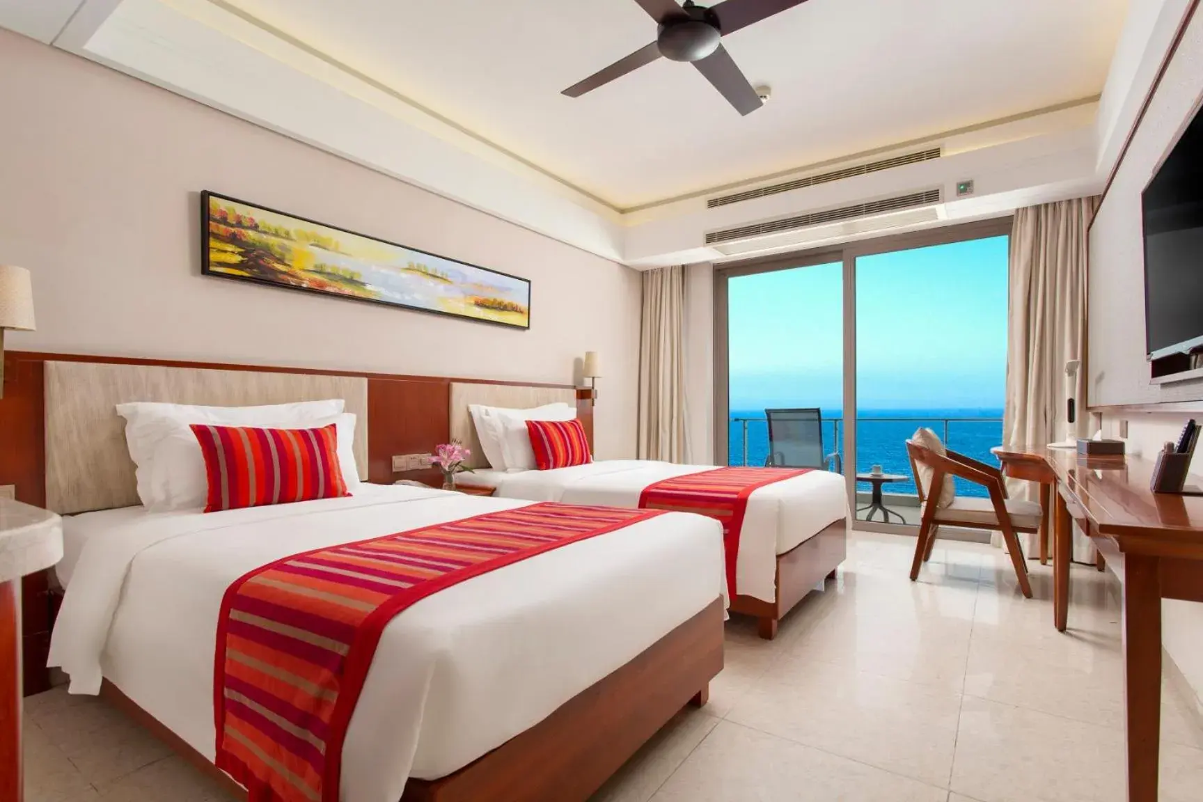 Deluxe King or Twin Room with Terrace in Sanya Seacube Holiday Hotel Deluxe King or Twin Room with Terrace in Sanya Seacube Holiday Hotel