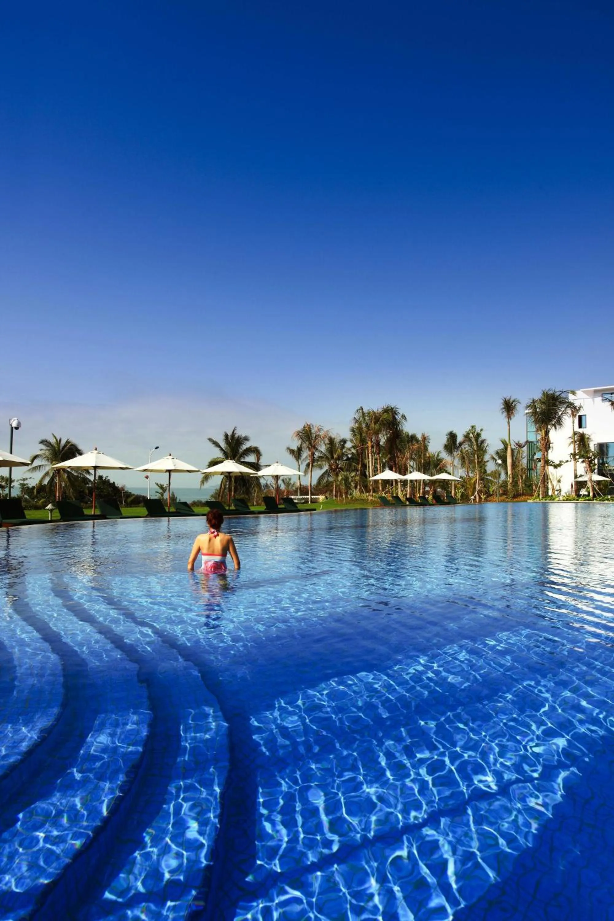 Swimming pool in Sanya Seacube Holiday Hotel