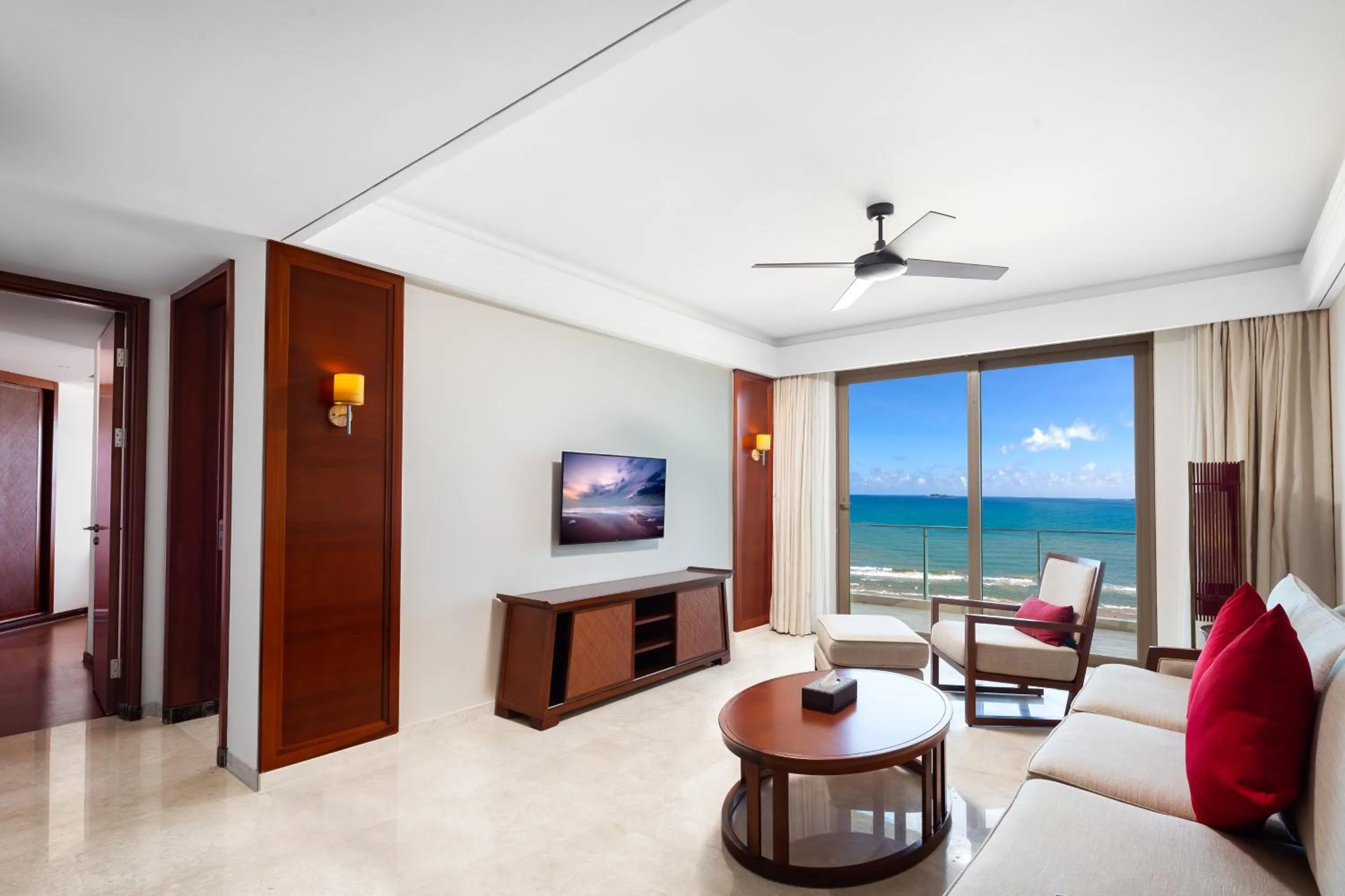 Living room in Sanya Seacube Holiday Hotel