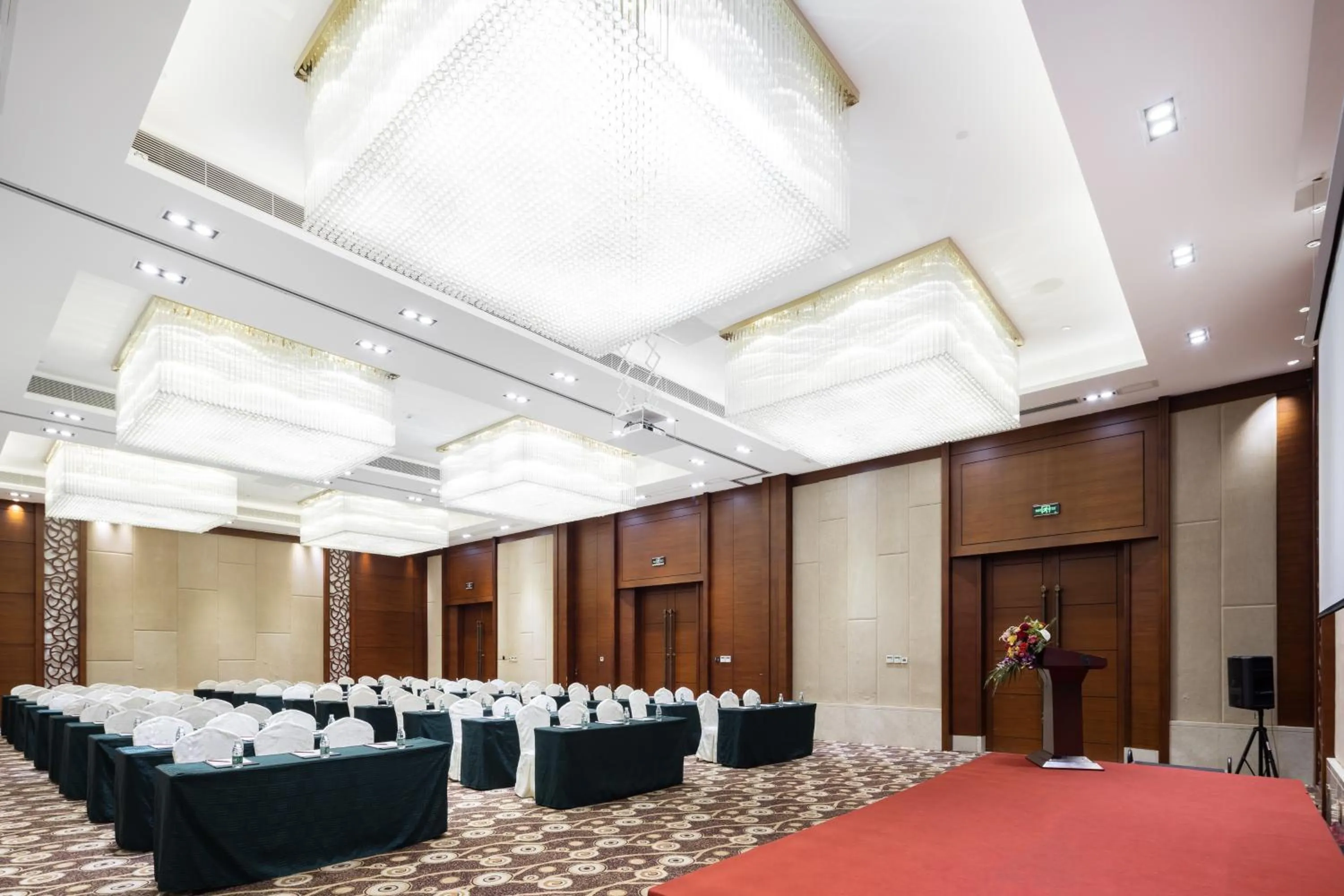 Business facilities in Sanya Seacube Holiday Hotel