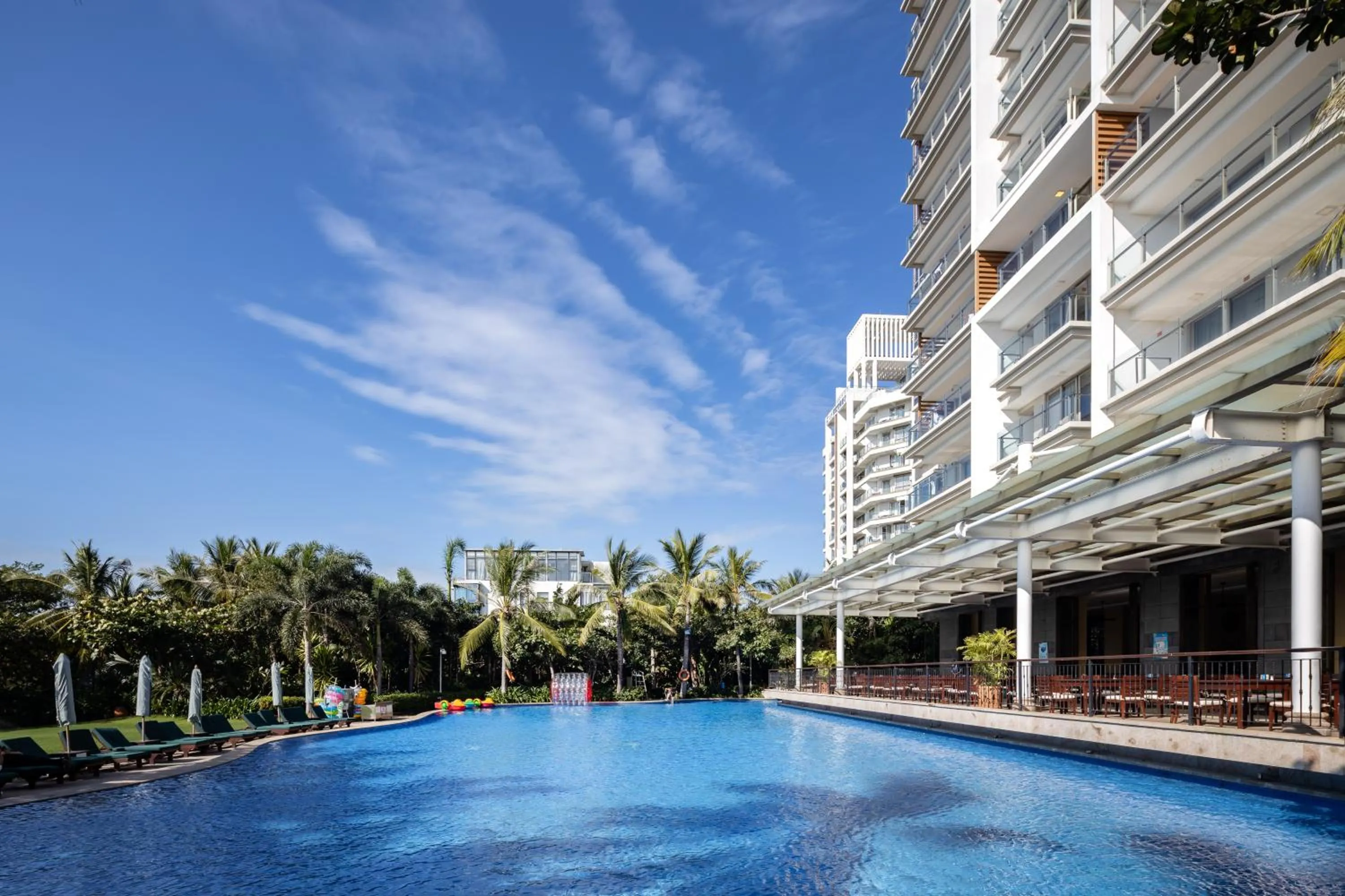 Sanya Seacube Holiday Hotel