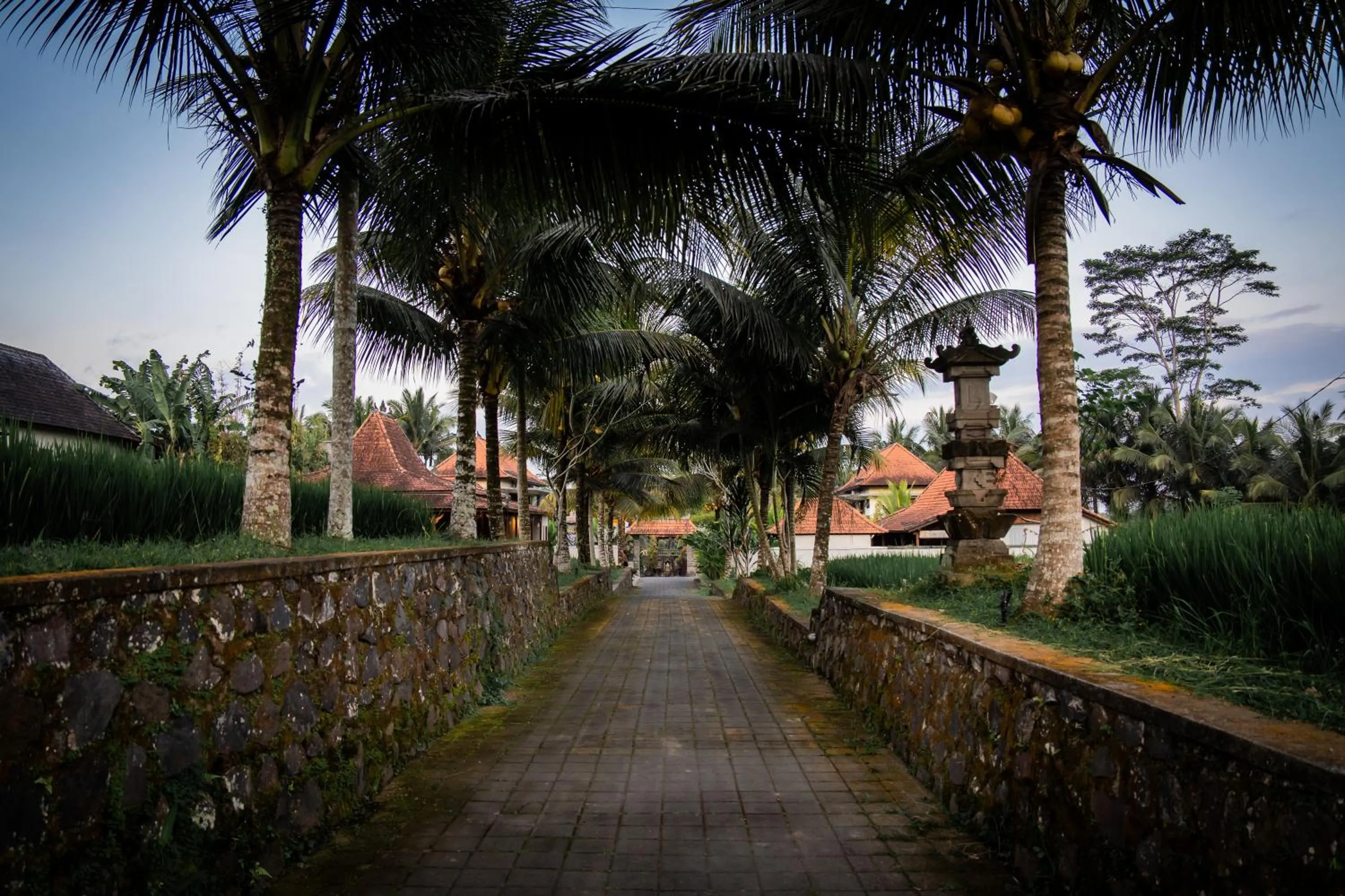 Facade/entrance in Meng Bengil Villa