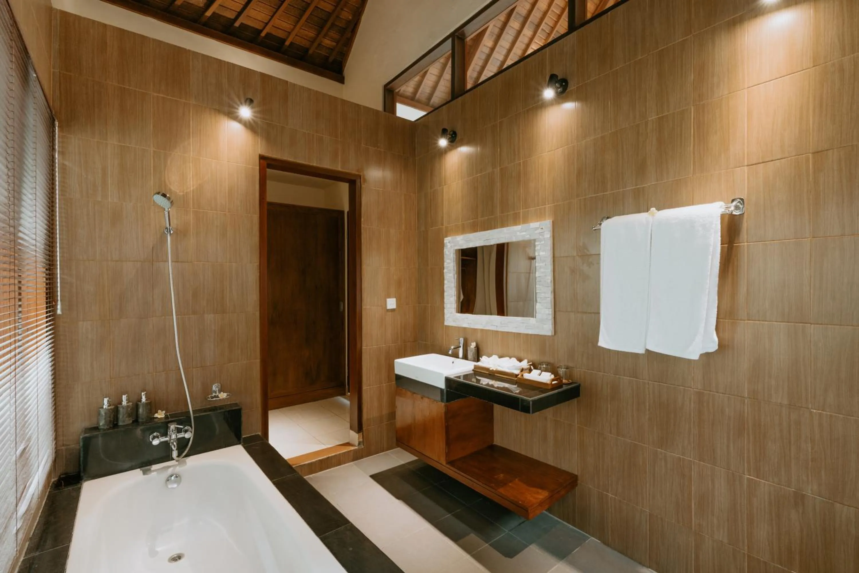 Bathroom in Meng Bengil Villa
