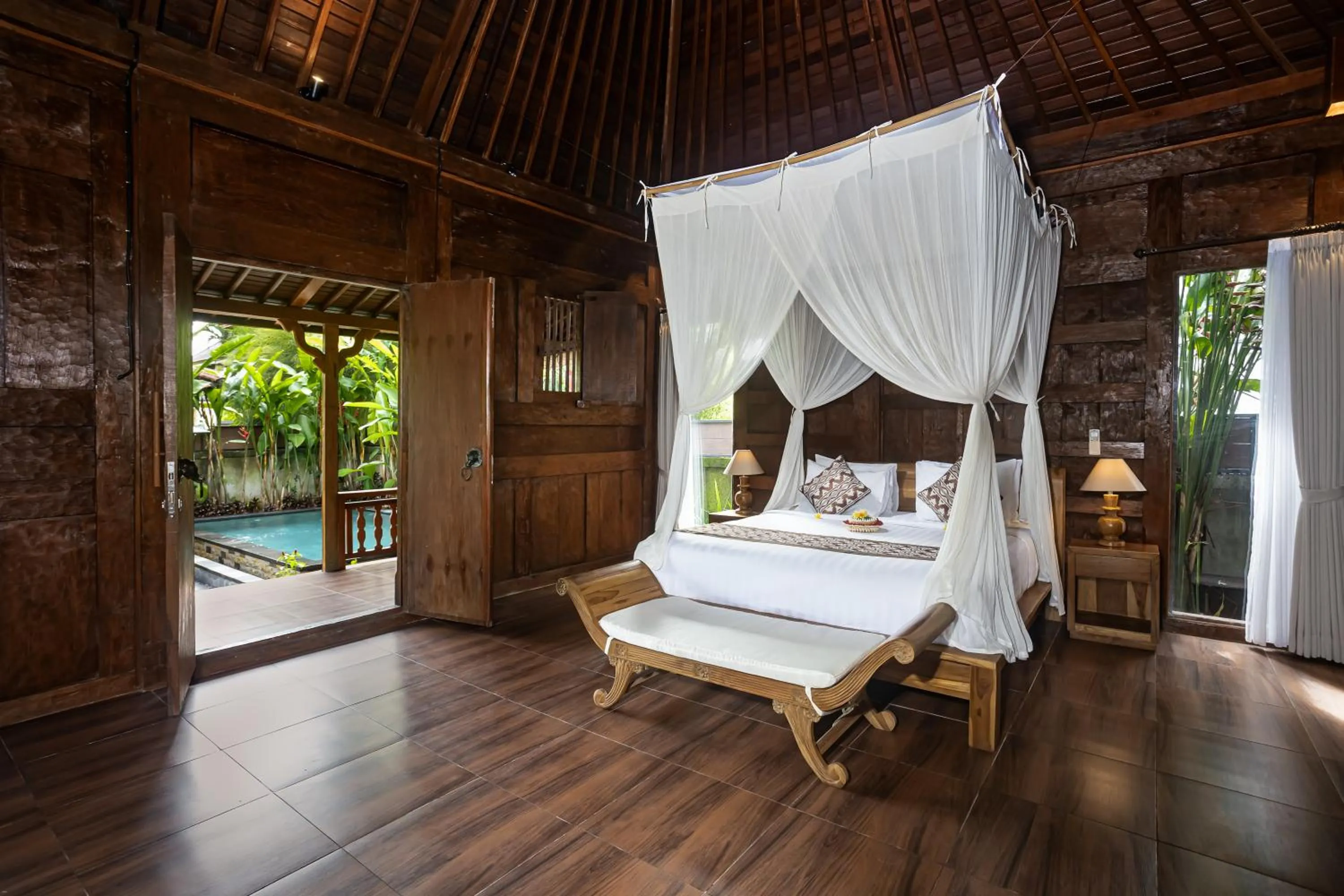 Bed in Meng Bengil Villa