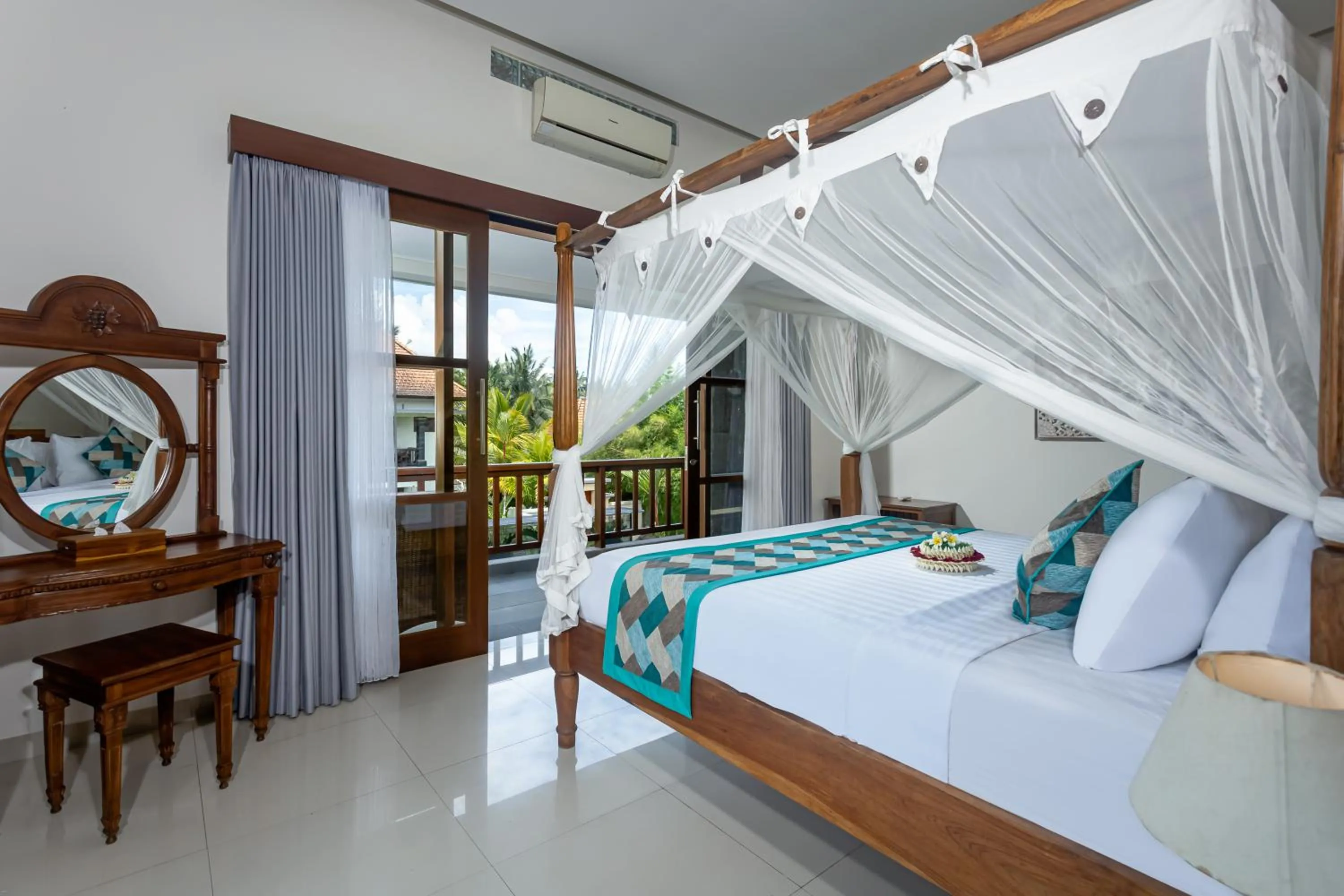 Bed in Meng Bengil Villa