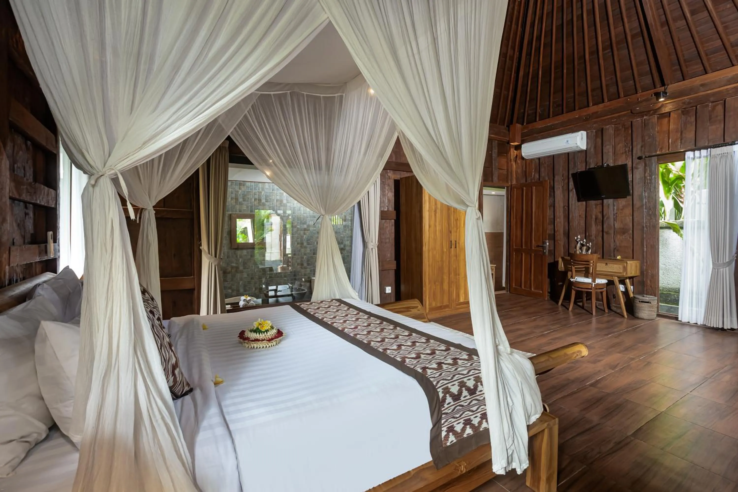 Bed in Meng Bengil Villa