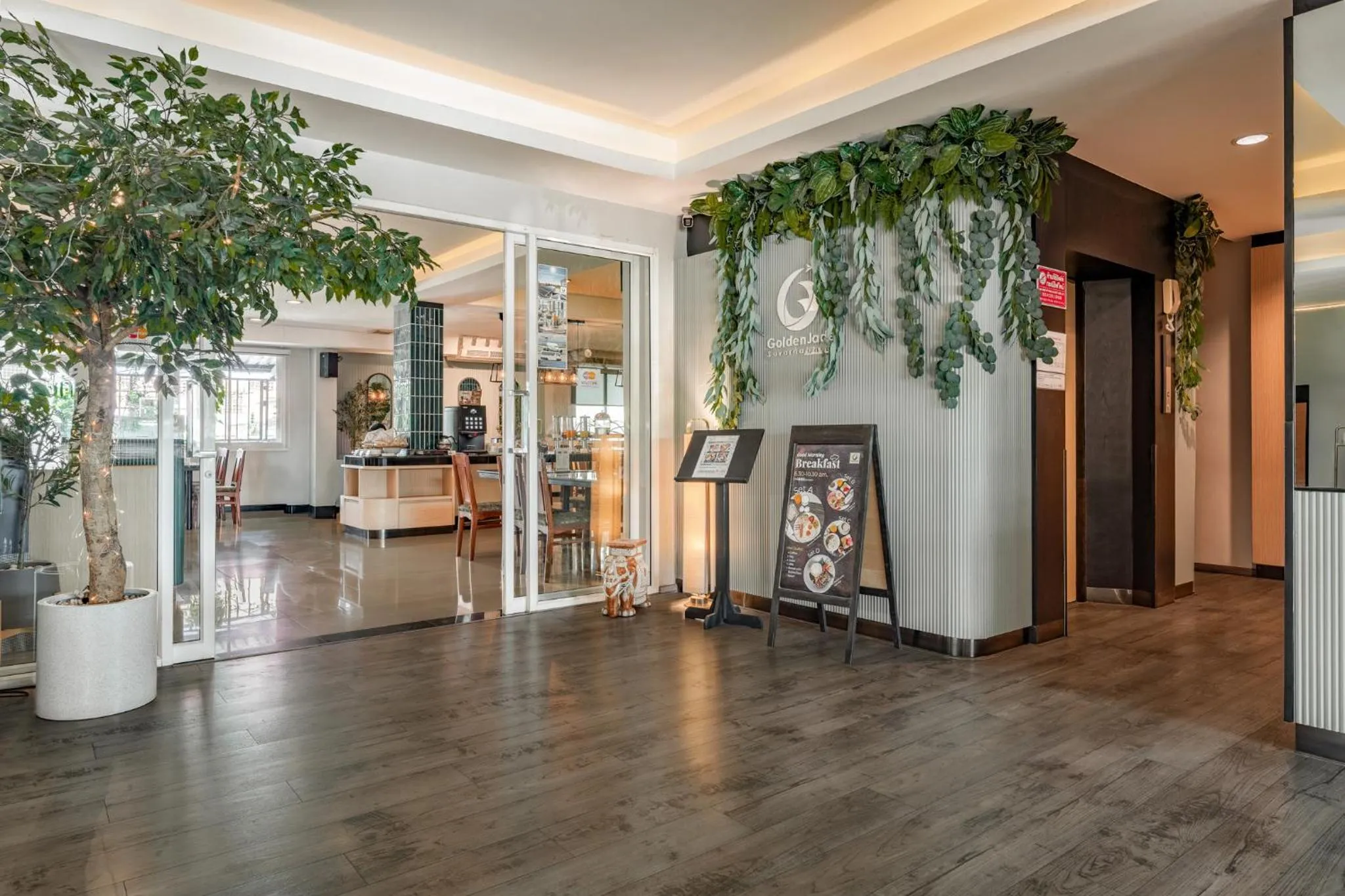 Restaurant/places to eat in Golden Jade Suvarnabhumi