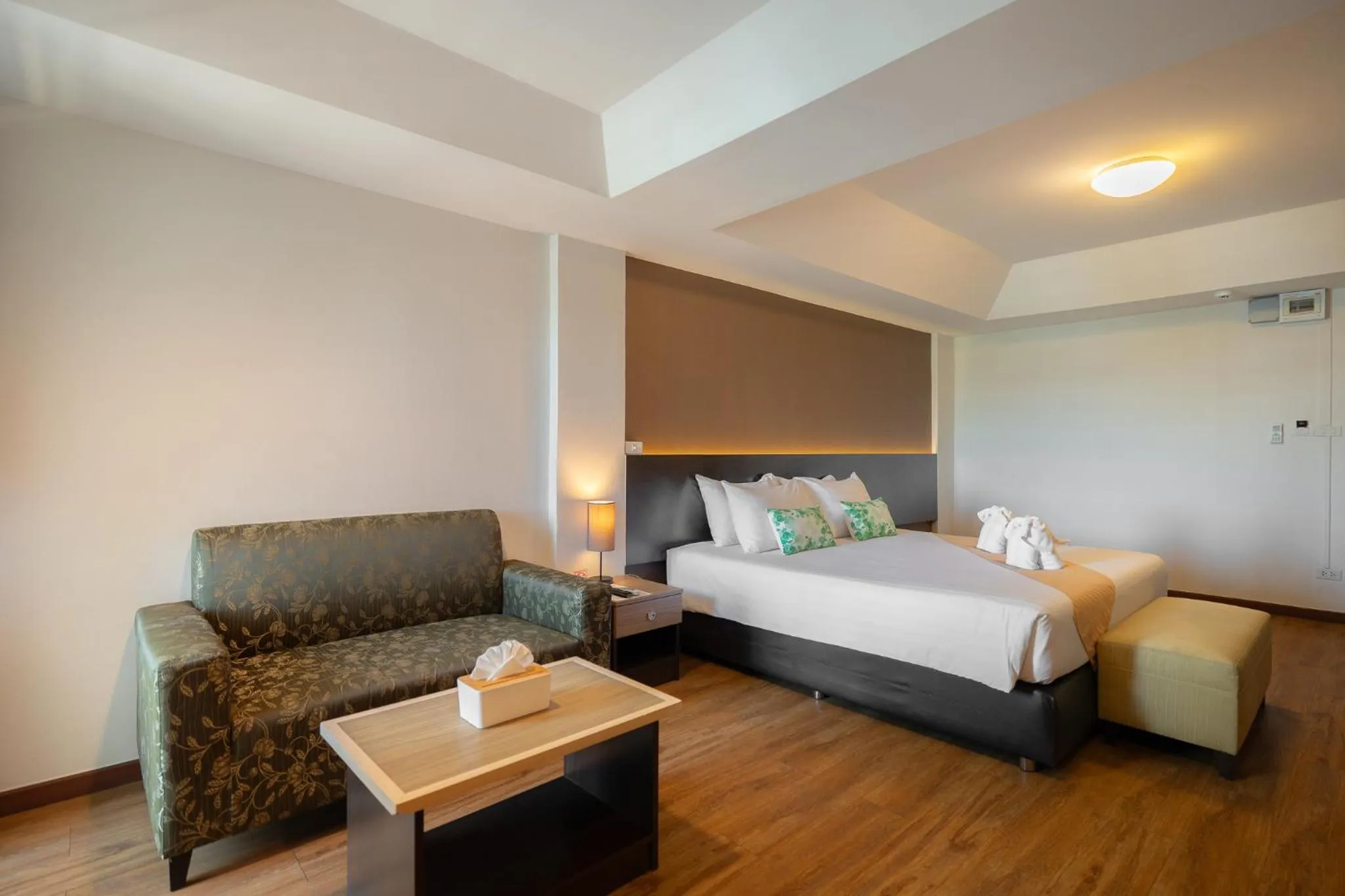 Seating area, Bed in Golden Jade Suvarnabhumi