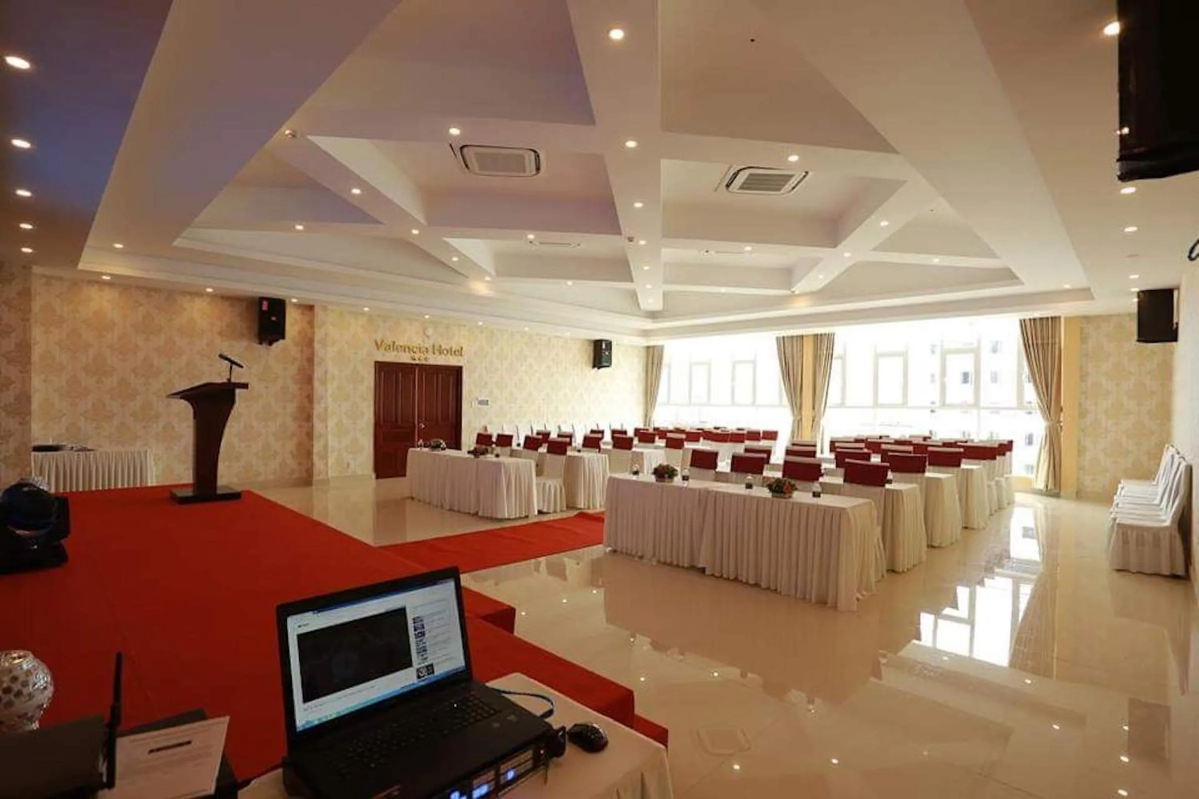 Business facilities in Valencia Da Nang Beach Hotel