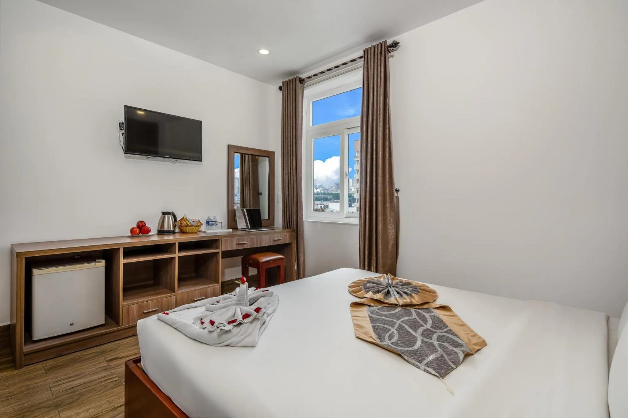 Photo of the whole room, Bed in Valencia Da Nang Beach Hotel