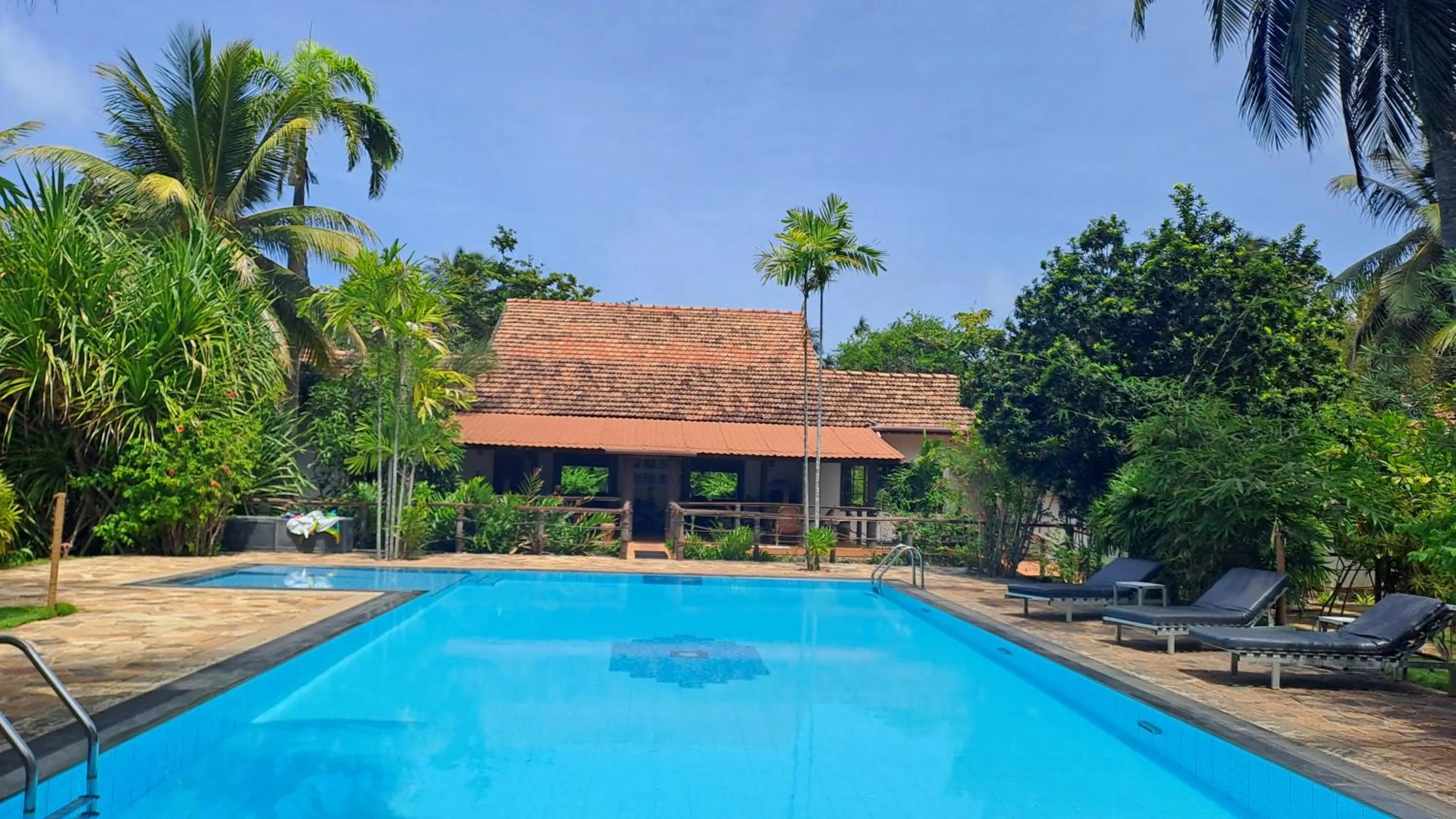 Swimming pool in Puetz Travels Beach Resort