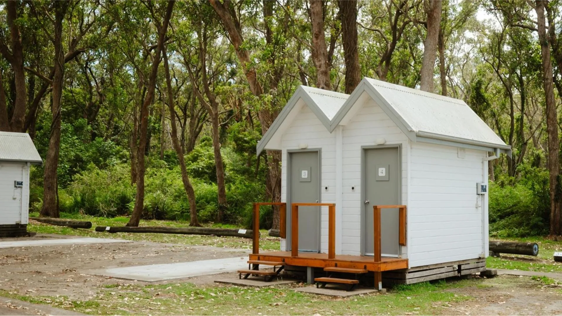 Property building in Koala Shores Holiday Park
