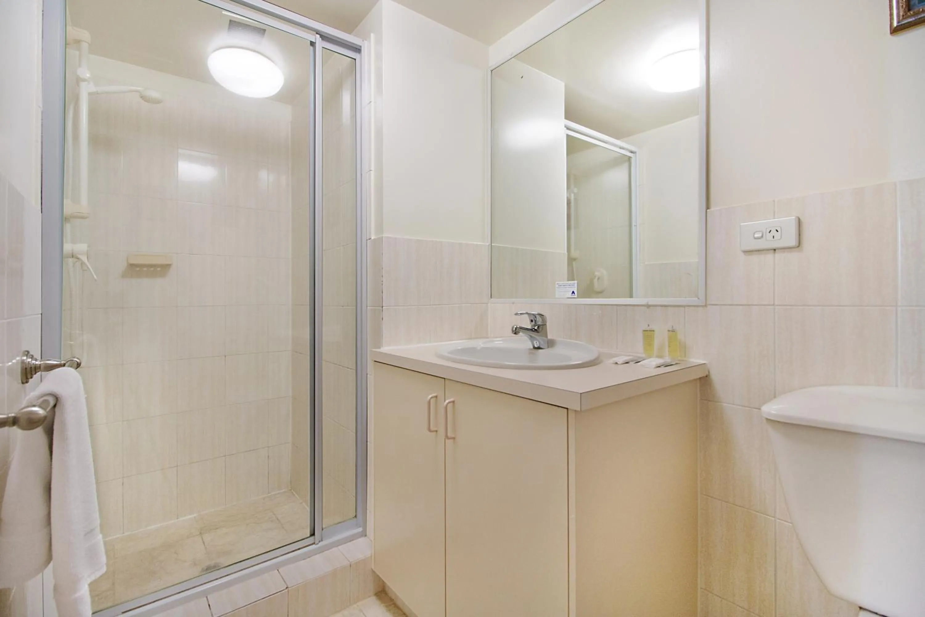 Toilet in Meridian Tower Kirra Beach