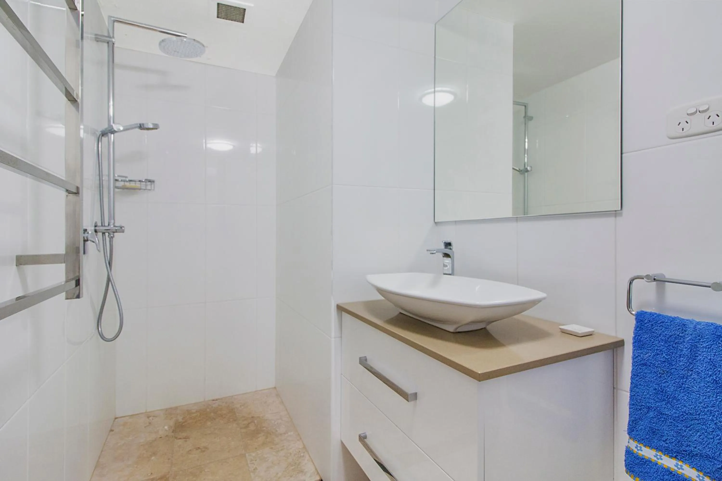 Bathroom in Meridian Tower Kirra Beach